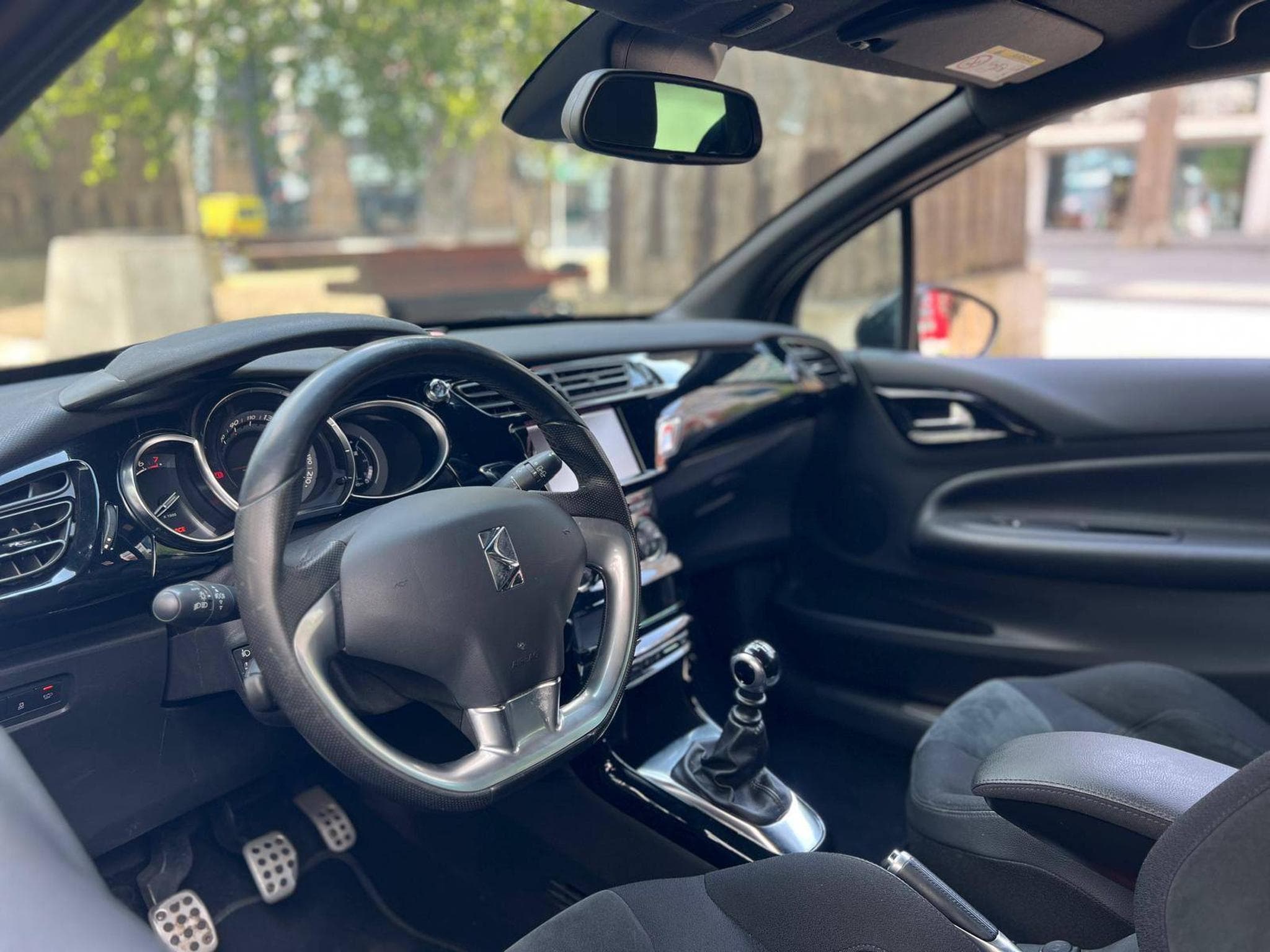 Citroën DS 3 / MANUELLE / ESSENCE / (2015) - Photo 11