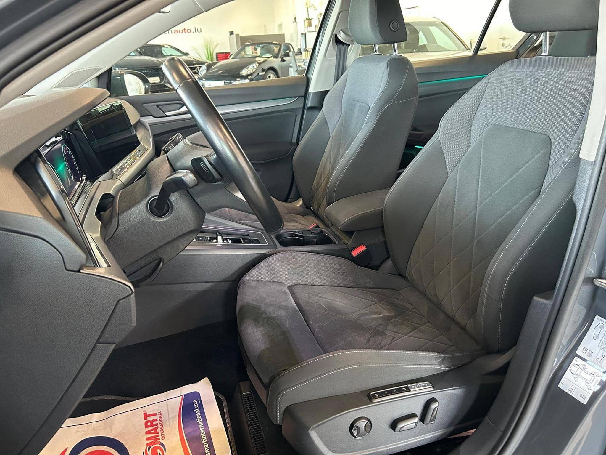 VW Golf VIII Lim. Style eTSI (2020) - Foto 11