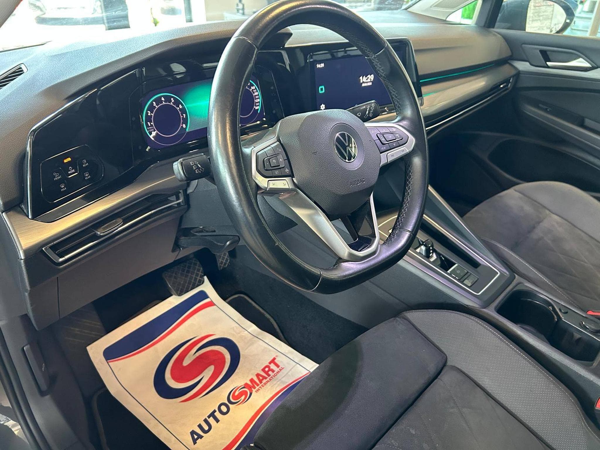 VW Golf VIII Lim. Style eTSI (2020) - Foto 8
