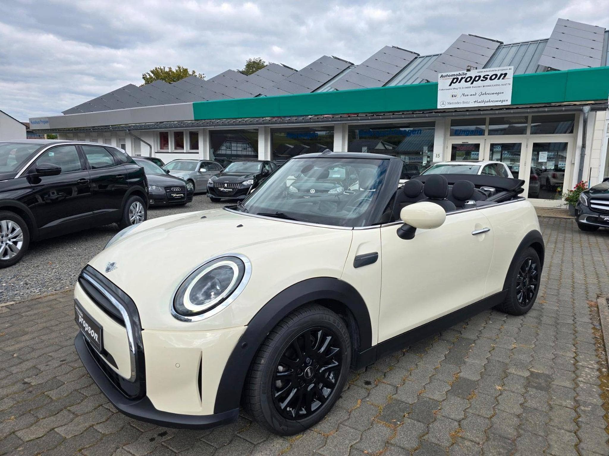 Mini Cabrio Cooper NAVI DCC HUD KOMFORT (2021) - Photo 1
