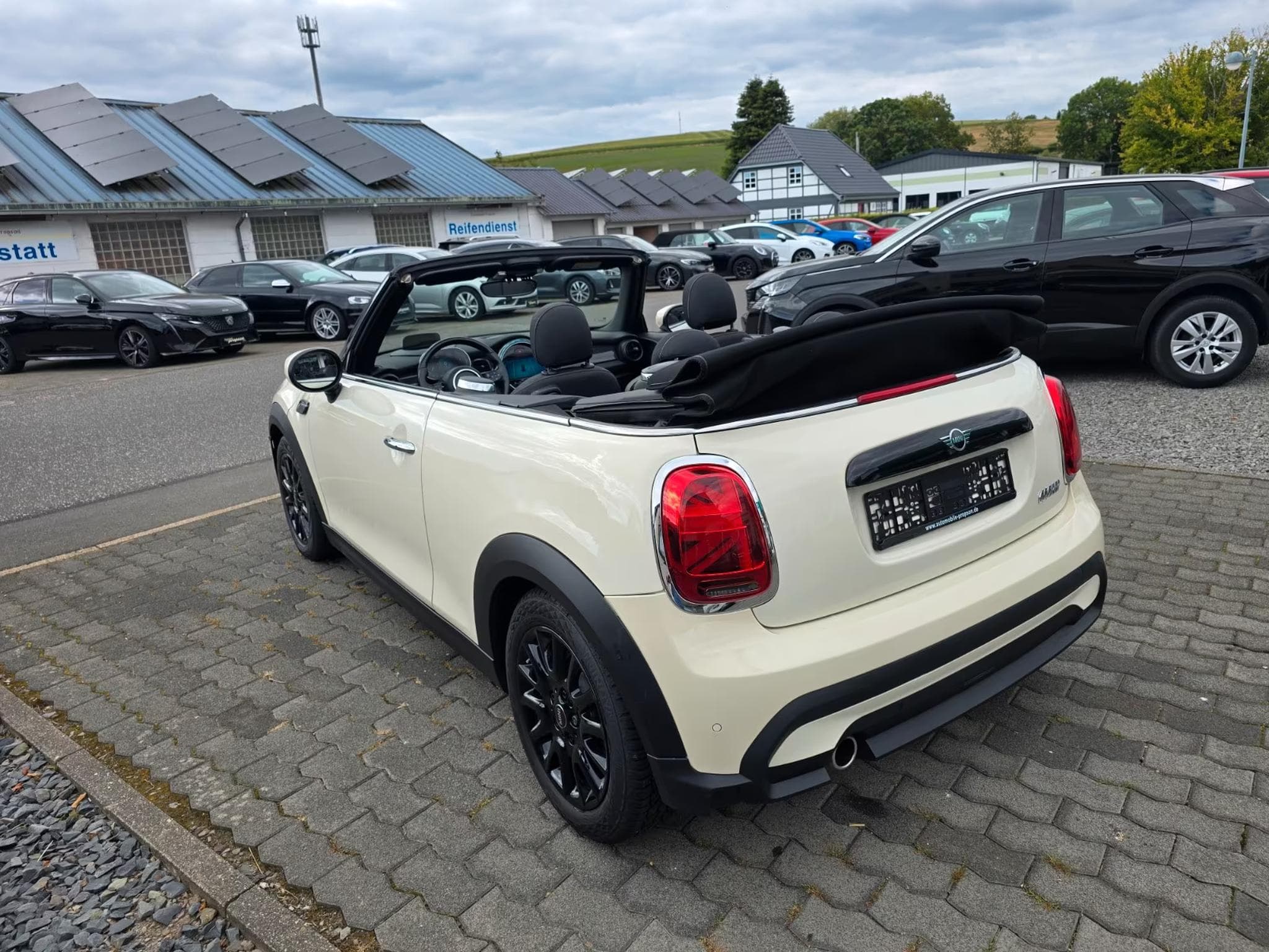 Mini Cabrio Cooper NAVI DCC HUD KOMFORT (2021) - Photo 2