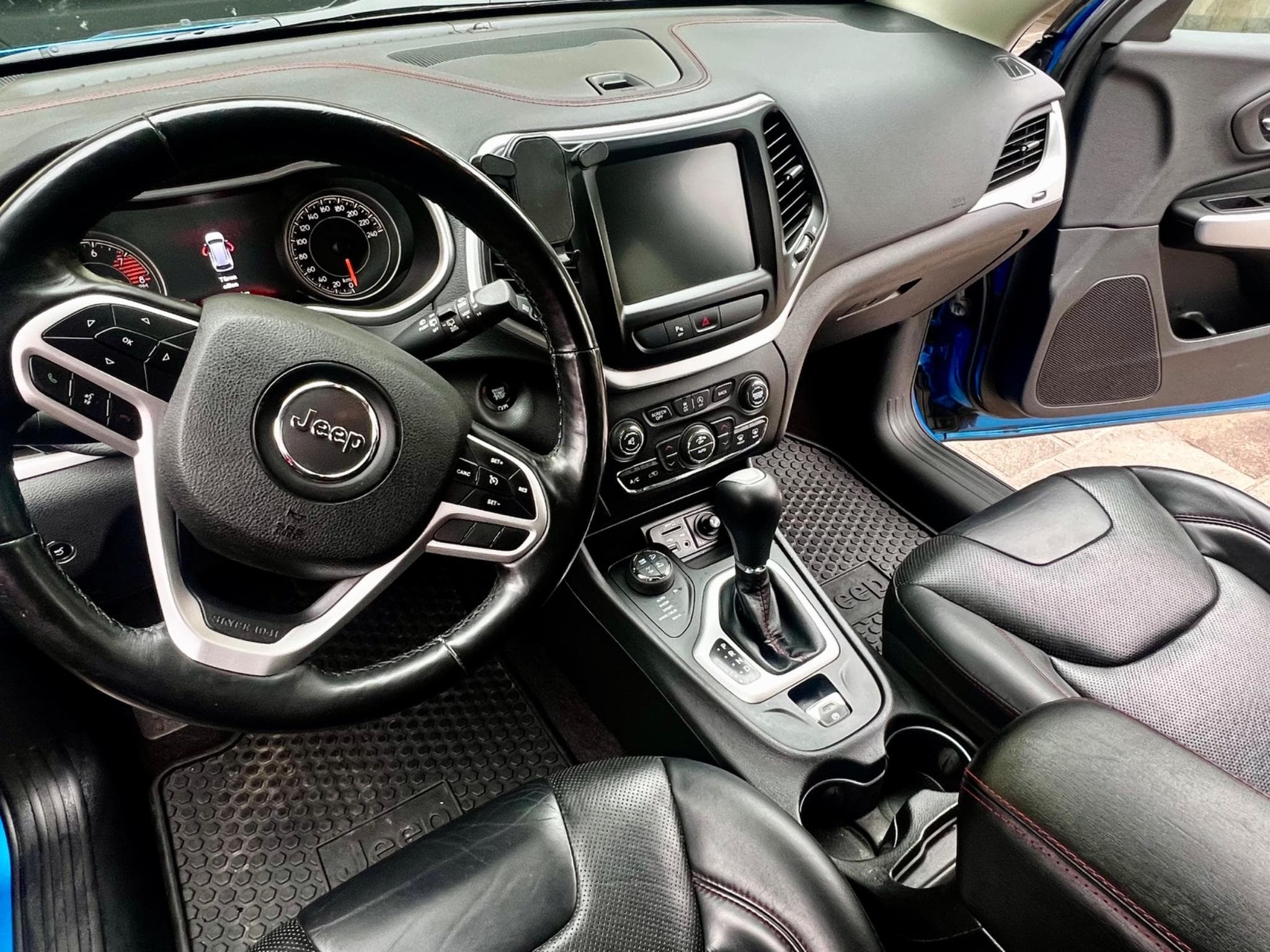 Jeep Cherokee Trailhawk 3.2V6 (2017) - Photo 3