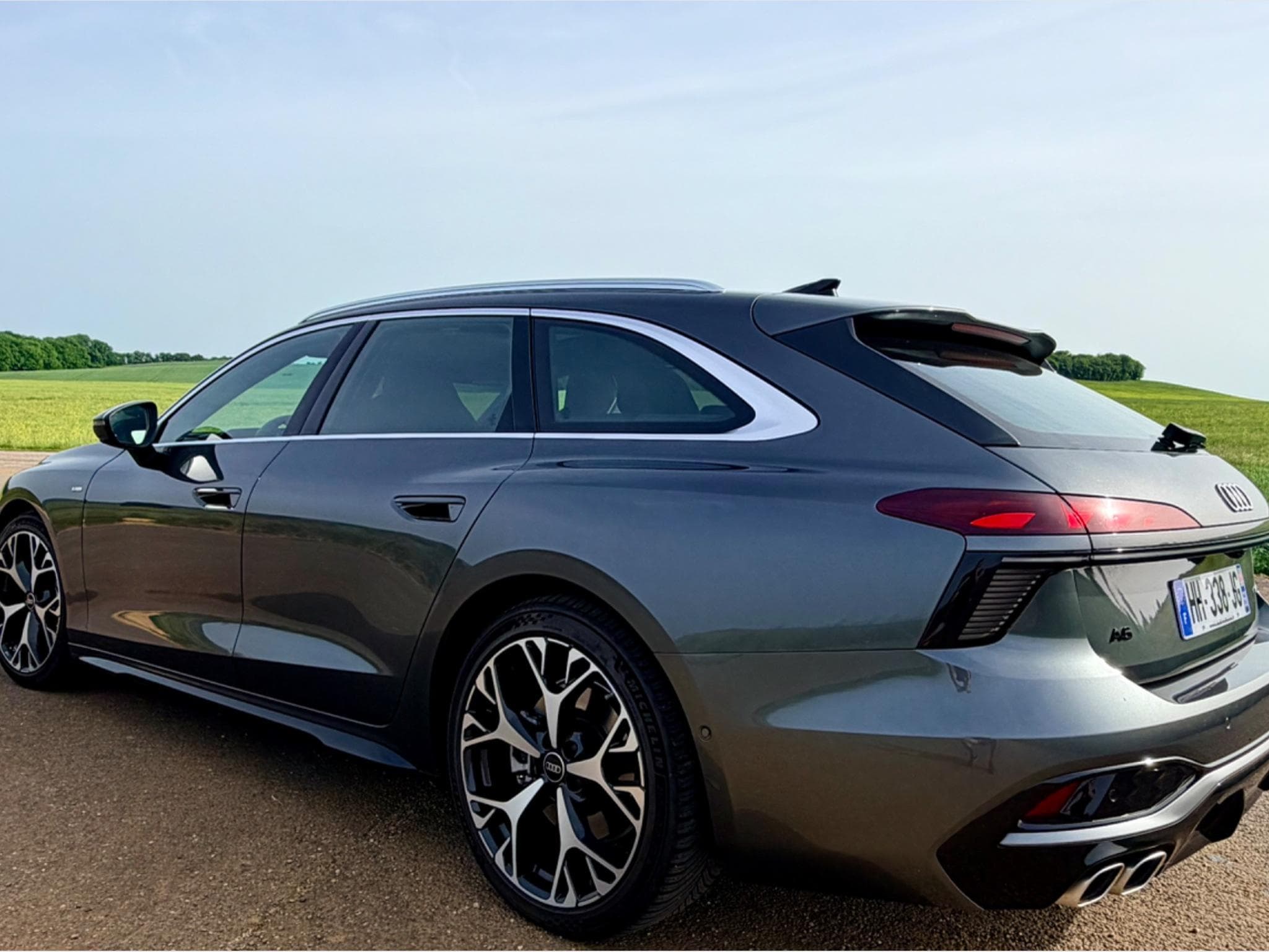Audi A6 S-Line (2025) - Photo 2