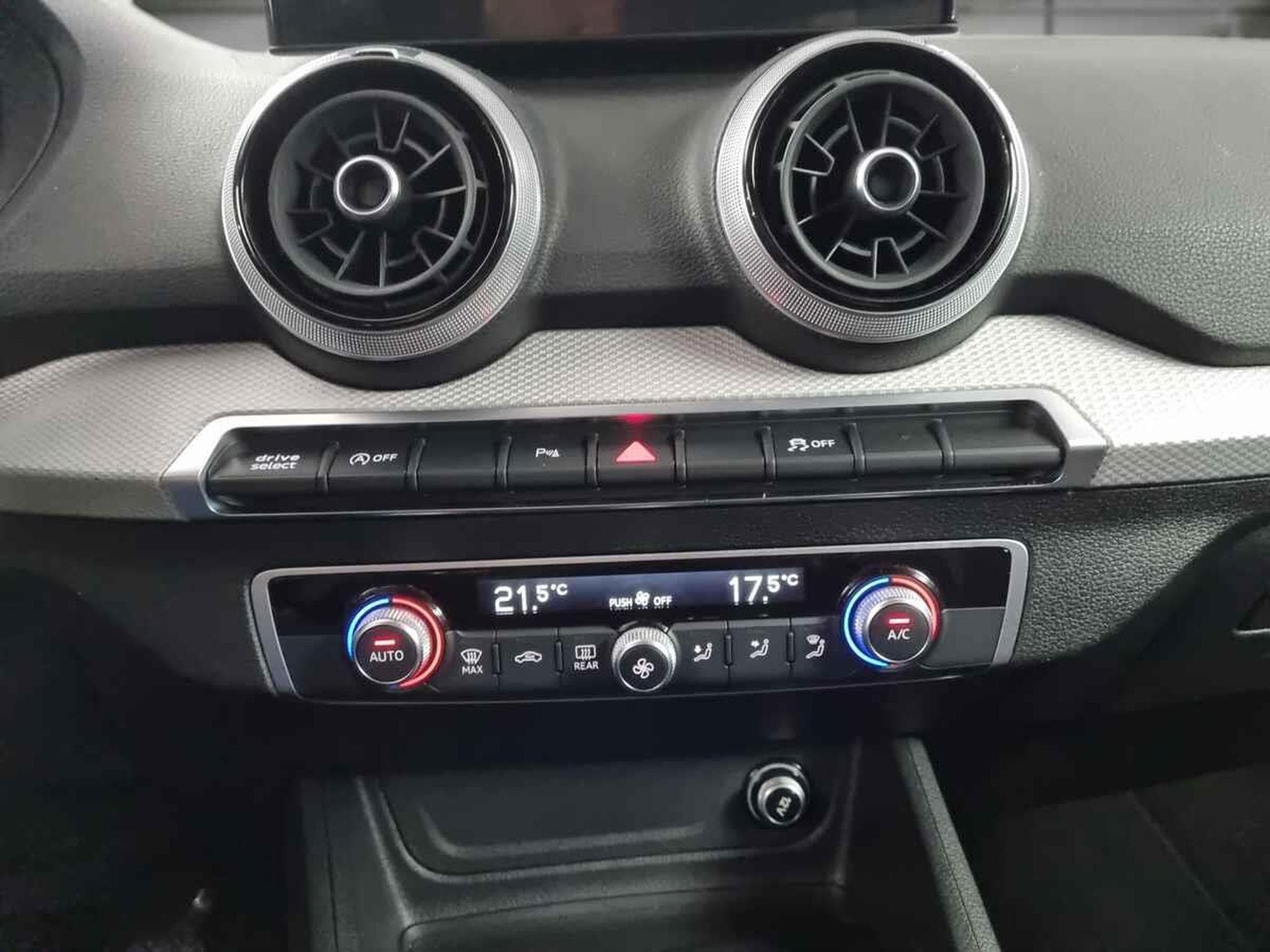 Audi Q2 -29% 30 TDI 116cv S-Line +GPS+CAM+LED+Options (2025) - Photo 12