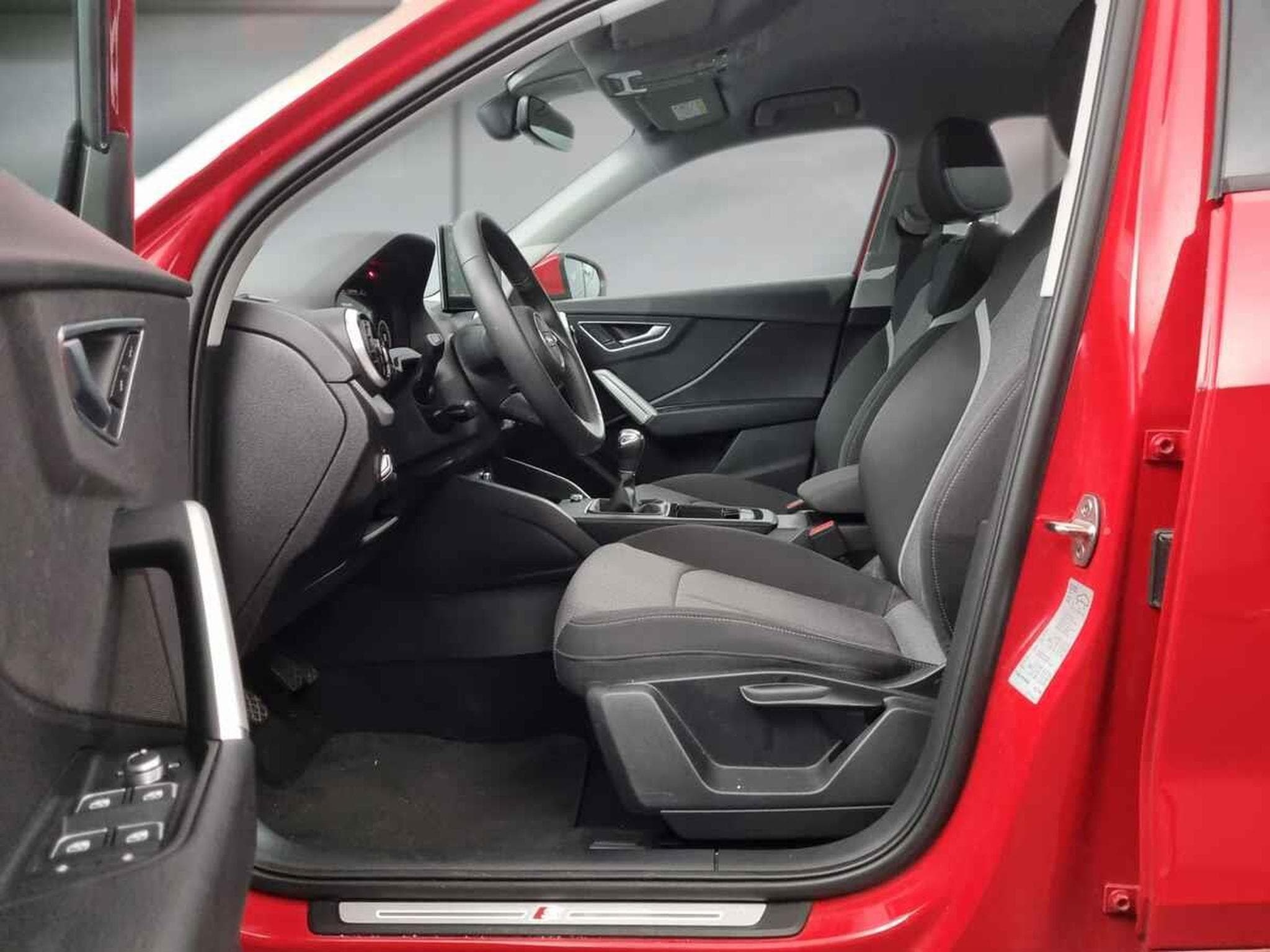 Audi Q2 -29% 30 TDI 116cv S-Line +GPS+CAM+LED+Options (2025) - Photo 7