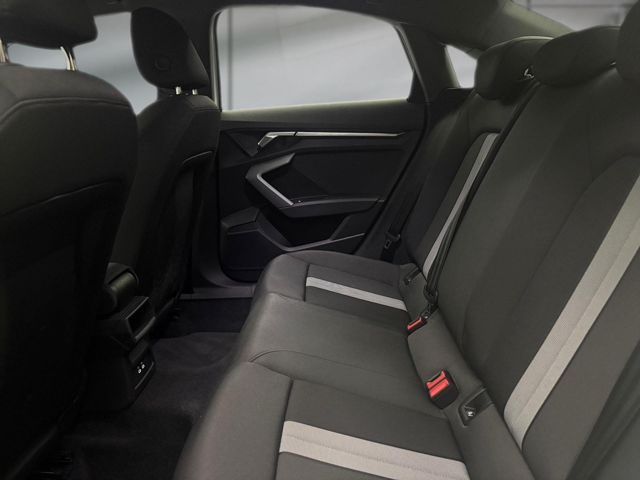 Audi A3 Berline -32% 30 TFSI 116 BVA +MIRRORLINK+RADARS (2024) - Photo 8