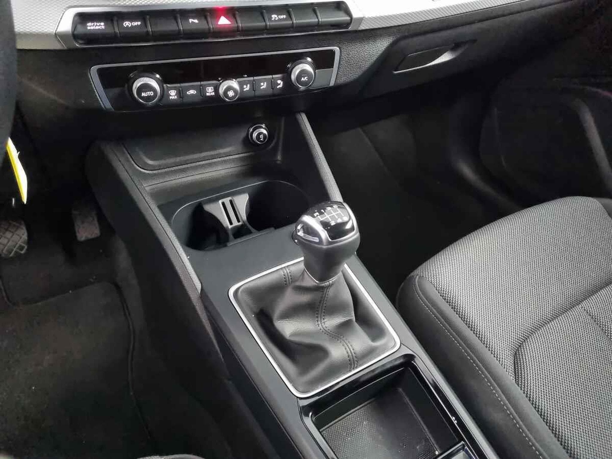 Audi Q2 -29% 30 TDI 116cv S-Line +GPS+CAM+LED+Options (2025) - Photo 13