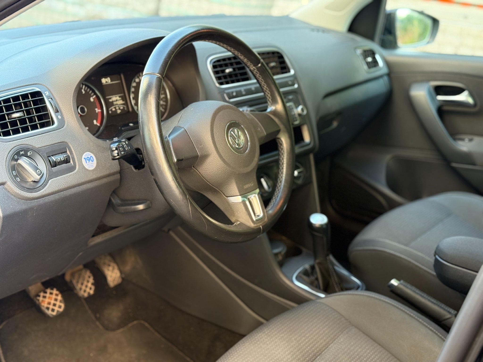 VW Polo 1.2 Team 70 (2010) - Photo 8
