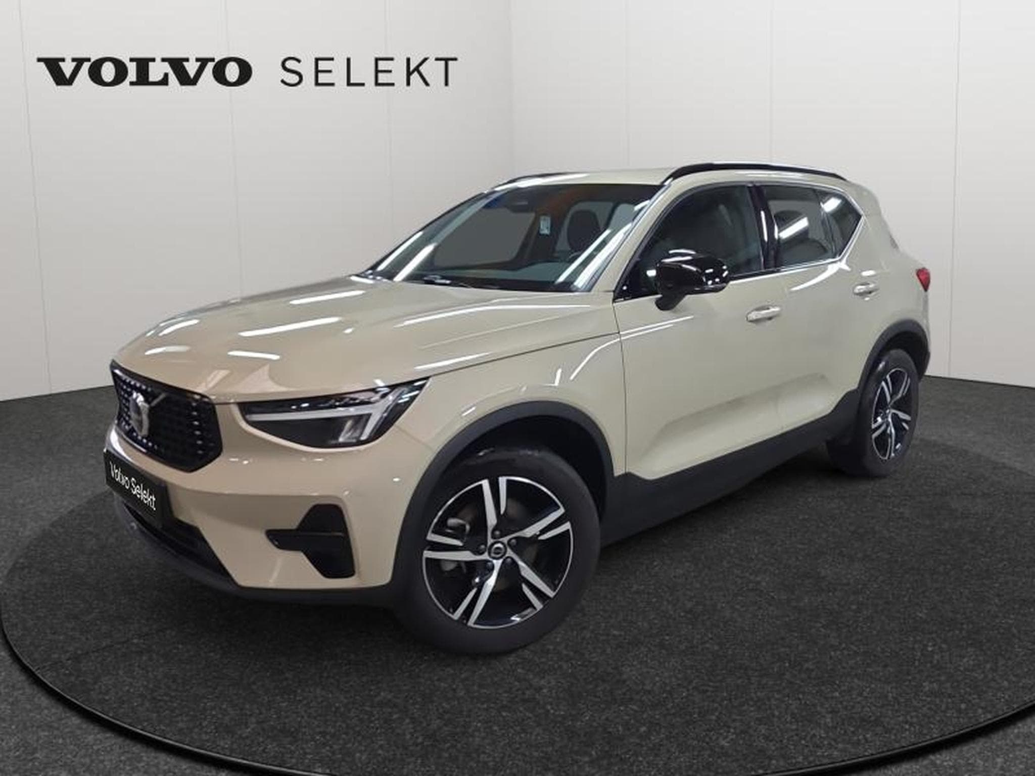 Volvo XC40 B3 Plus Dark / Essence (2025) - Photo 1