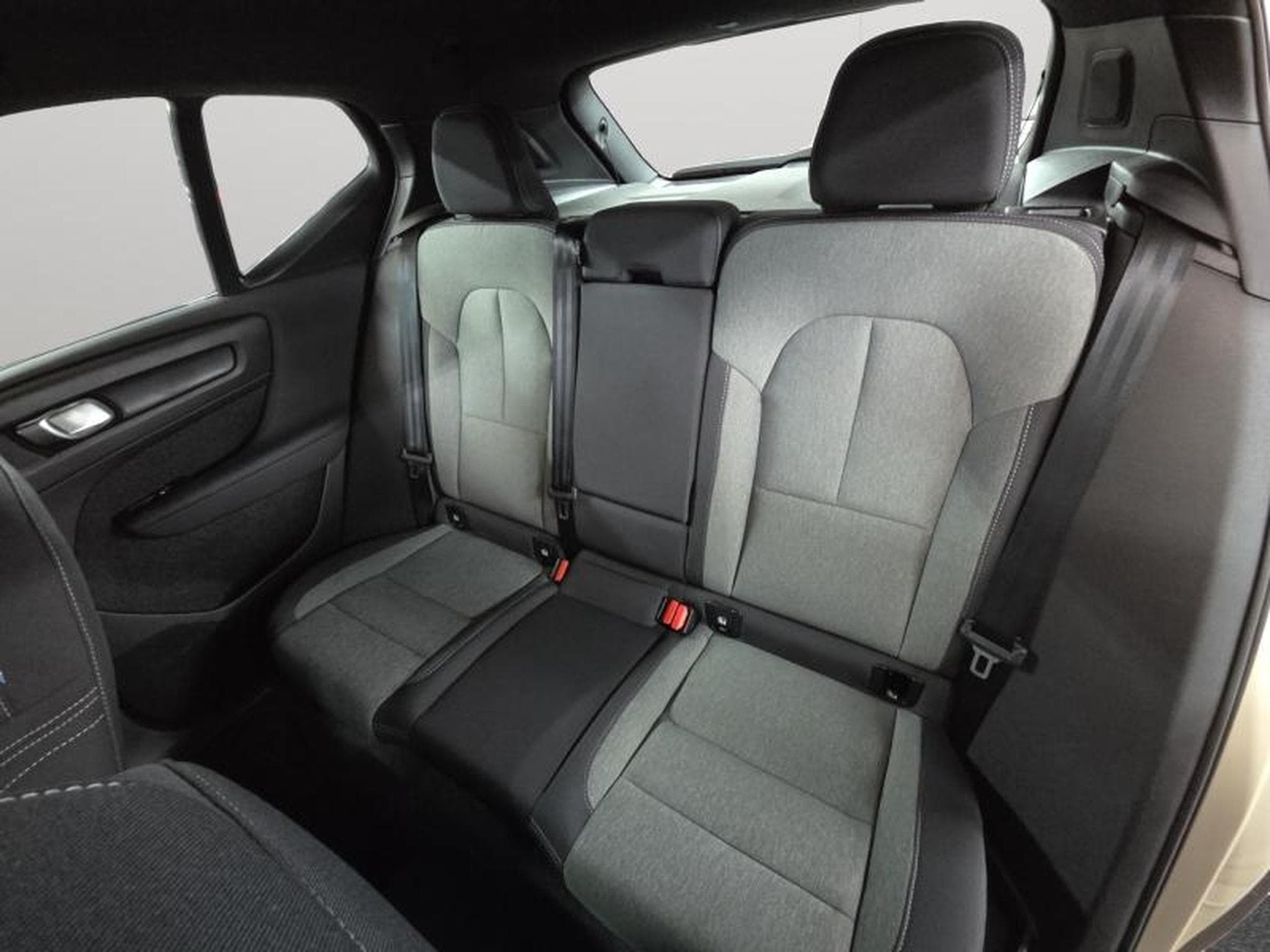 Volvo XC40 B3 Plus Dark / Essence (2025) - Photo 13