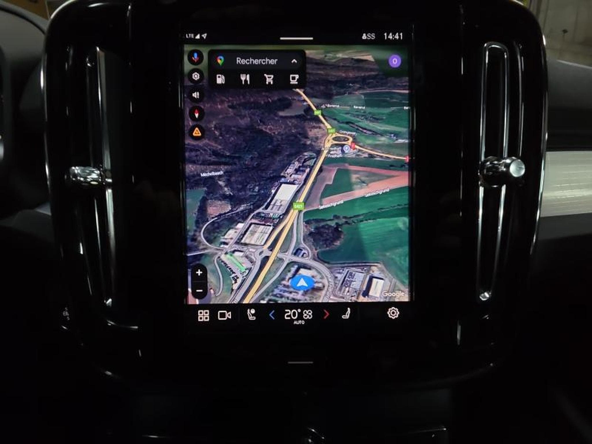 Volvo XC40 B3 Plus Dark / Essence (2025) - Photo 16