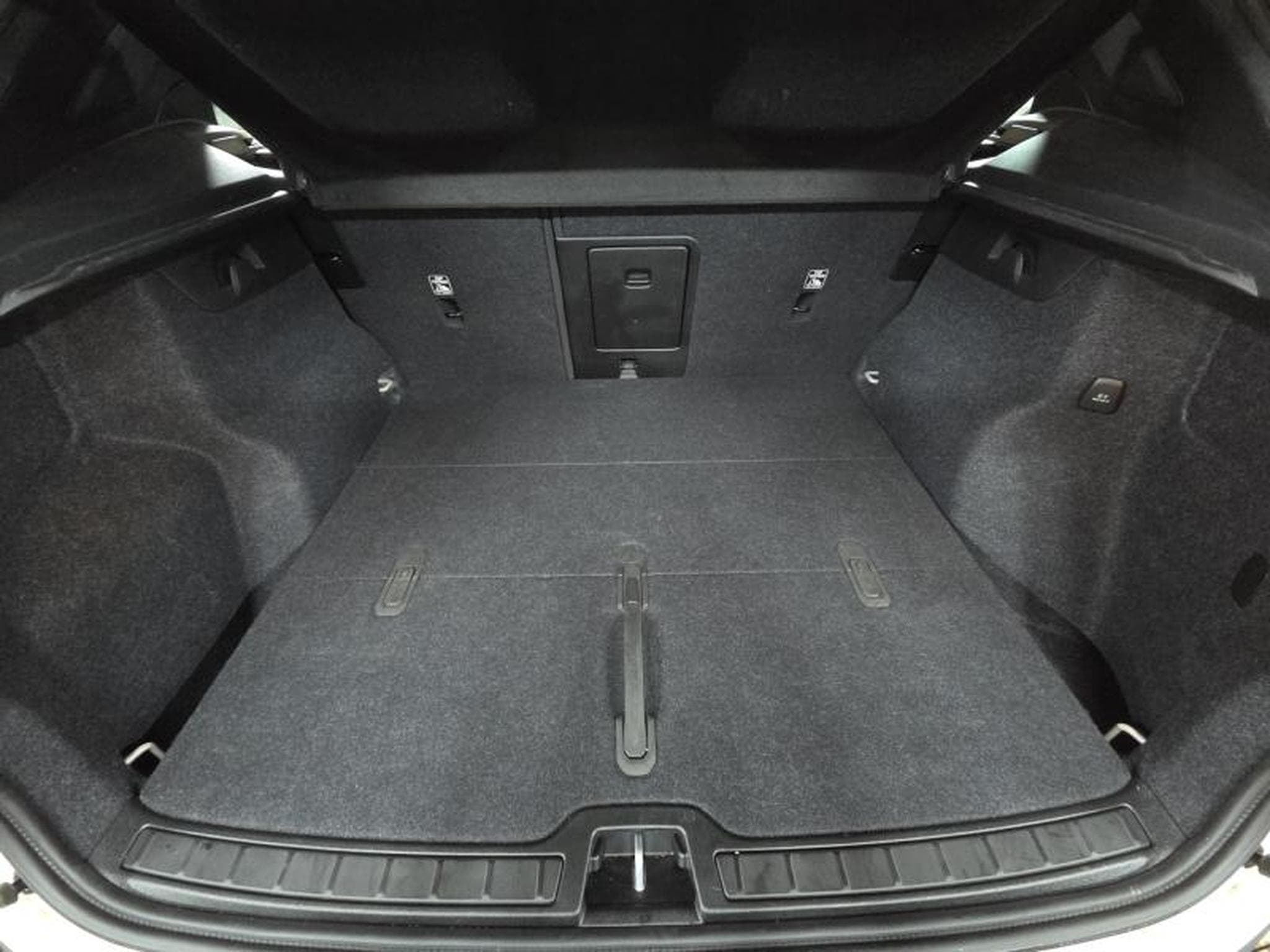 Volvo XC40 B3 Plus Dark / Essence (2025) - Photo 19