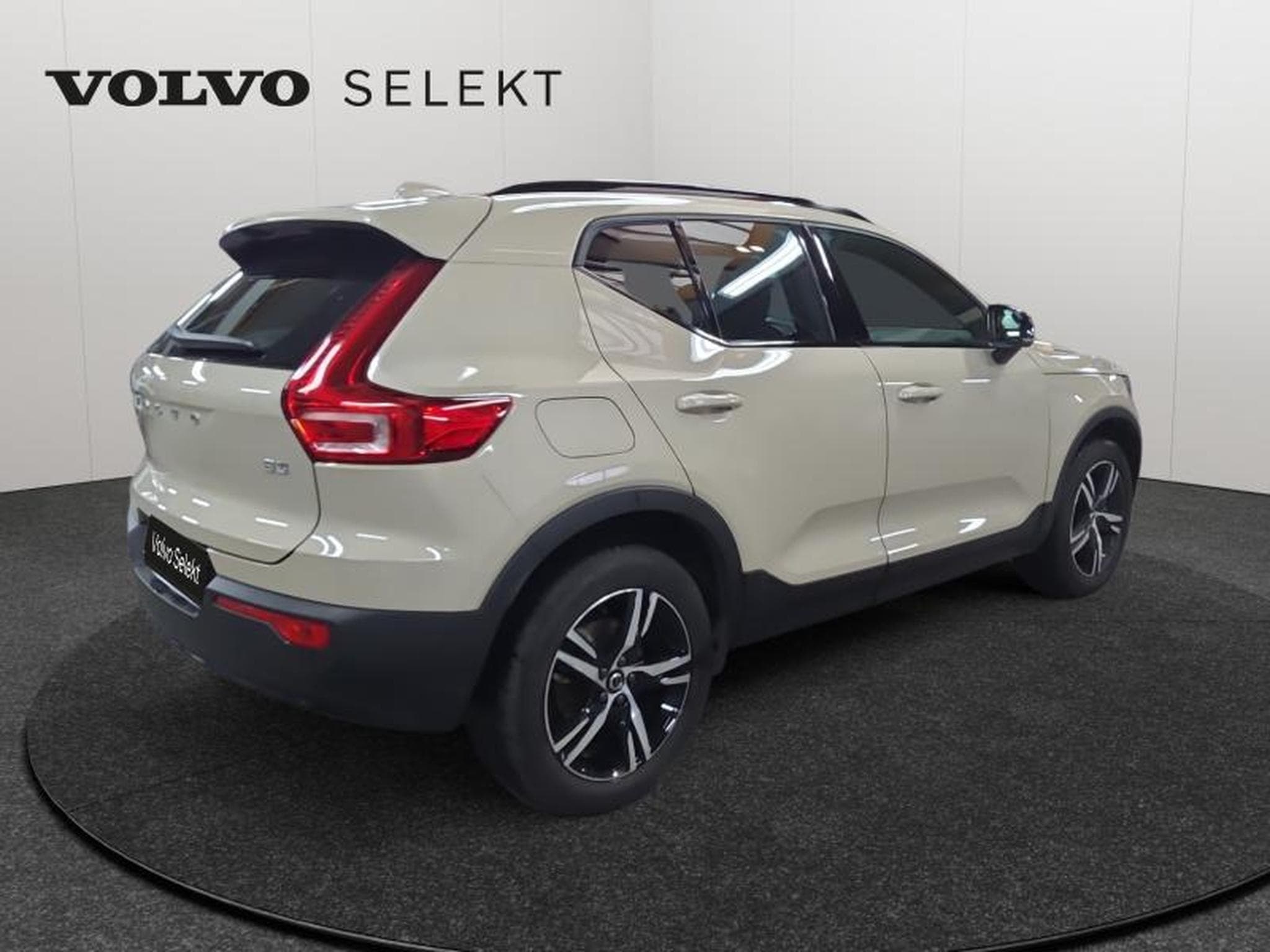 Volvo XC40 B3 Plus Dark / Essence (2025) - Photo 2