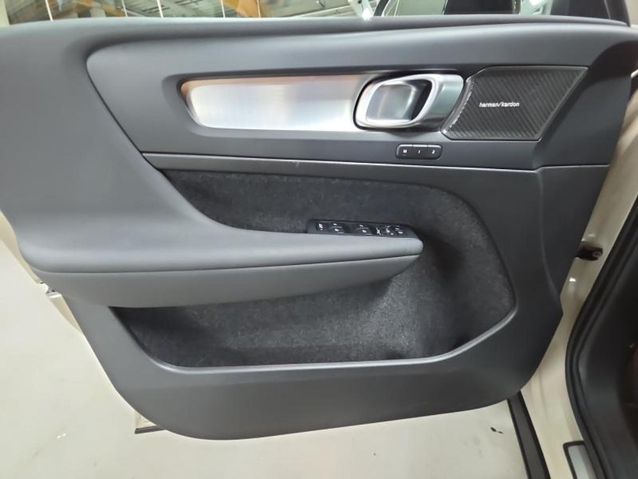 Volvo XC40 B3 Plus Dark / Essence (2025) - Photo 20