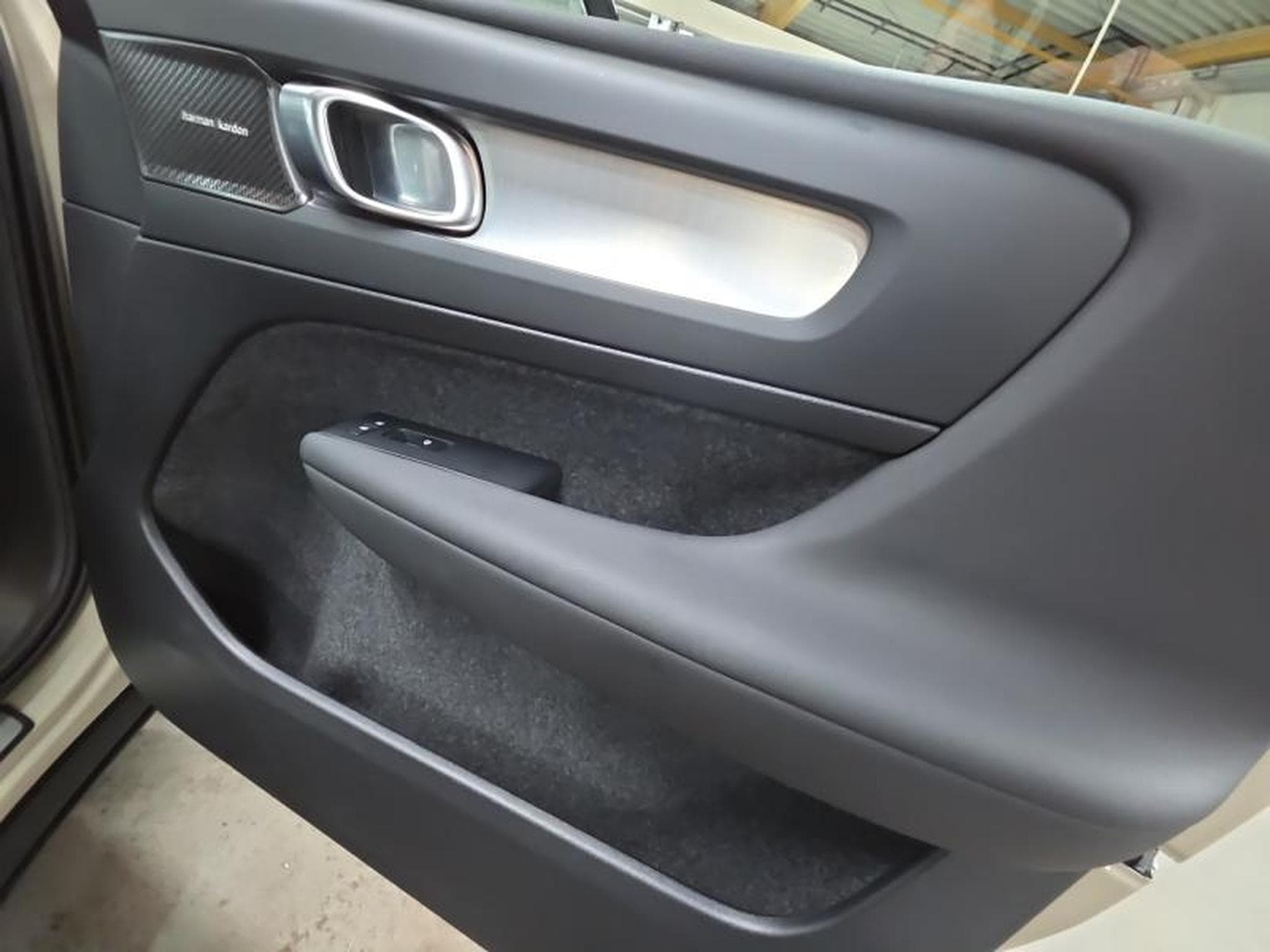 Volvo XC40 B3 Plus Dark / Essence (2025) - Photo 21