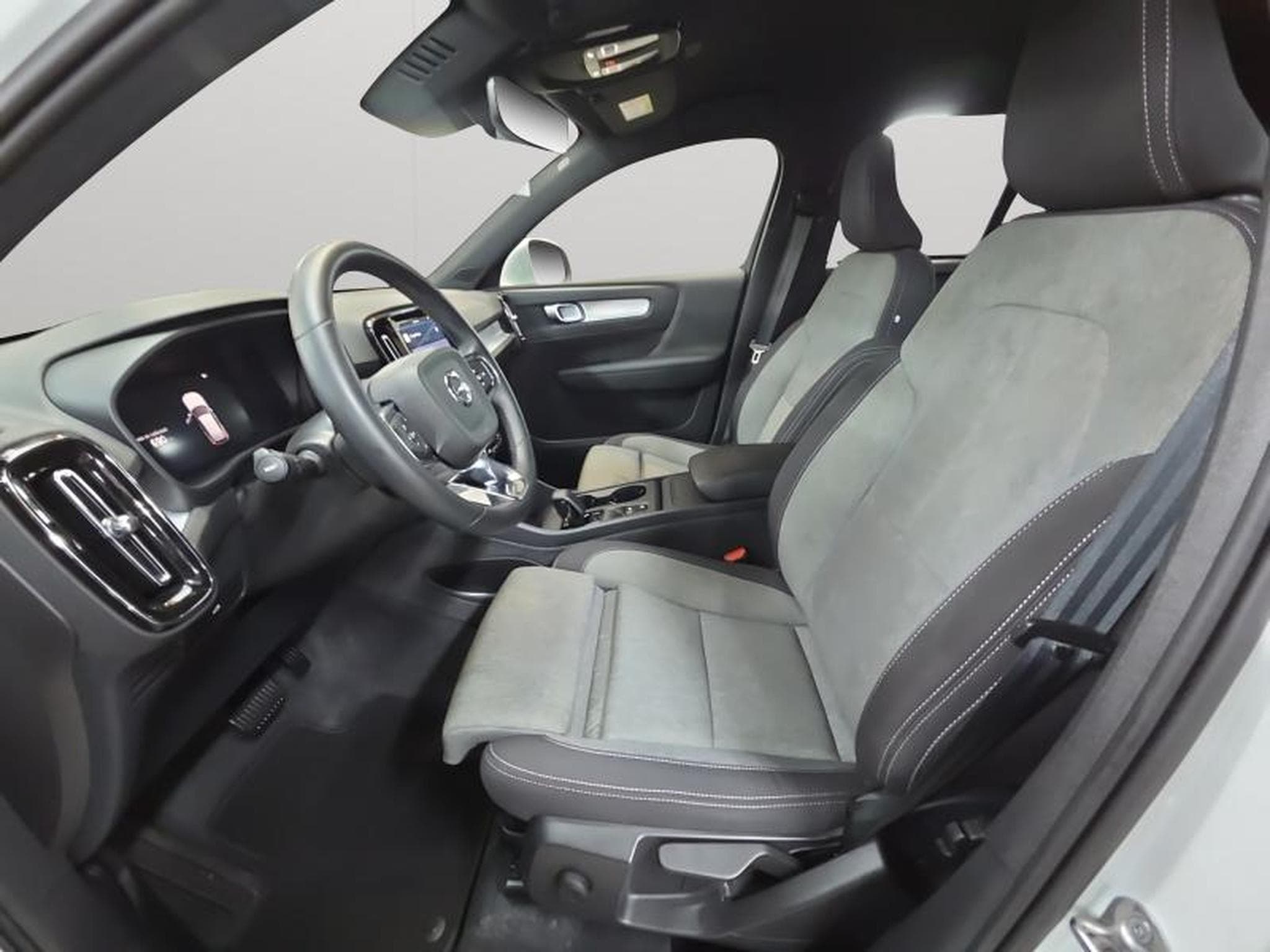 Volvo XC40 B3 Core / Essence (2024) - Photo 10