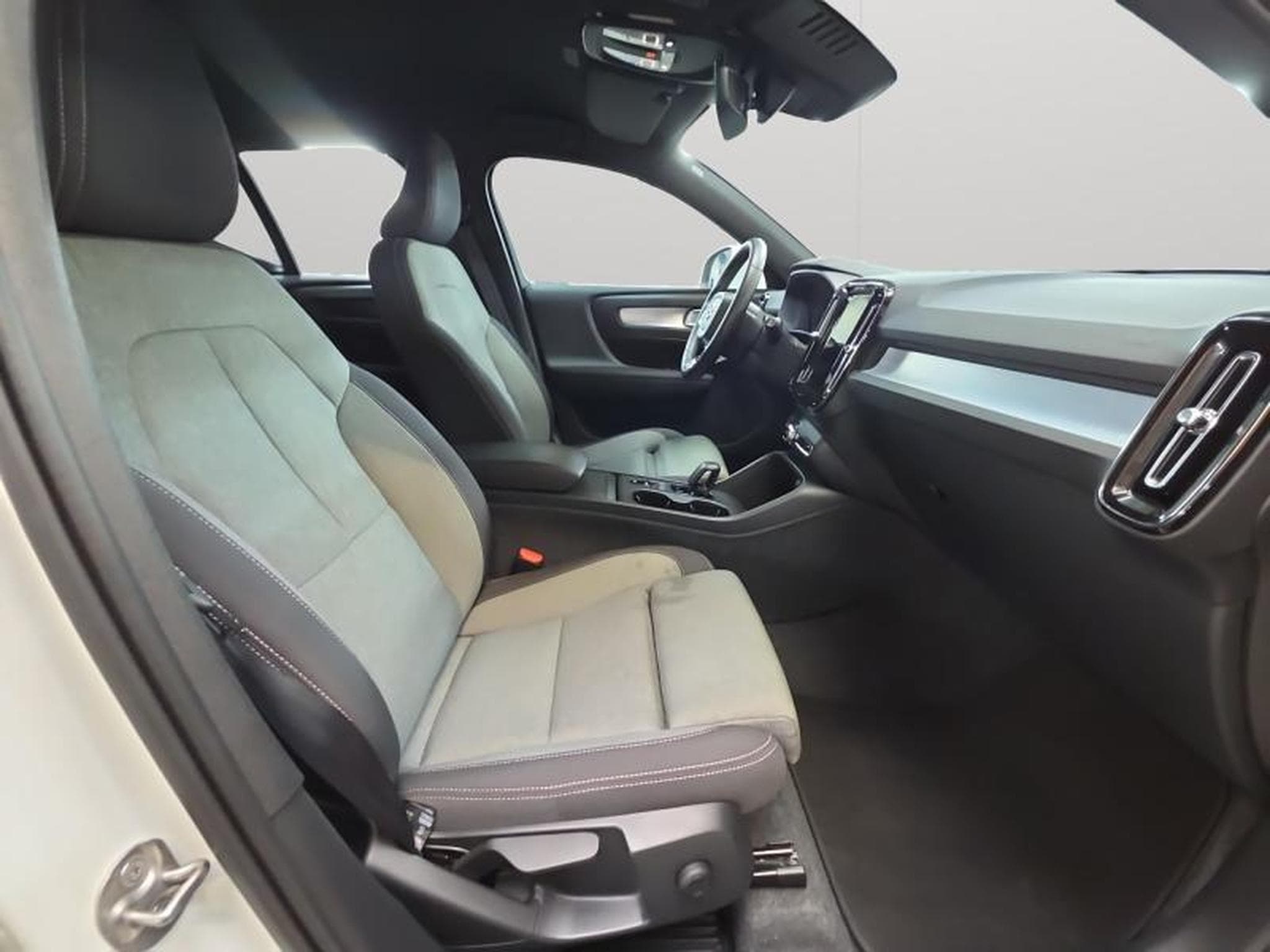 Volvo XC40 B3 Core / Essence (2024) - Photo 15