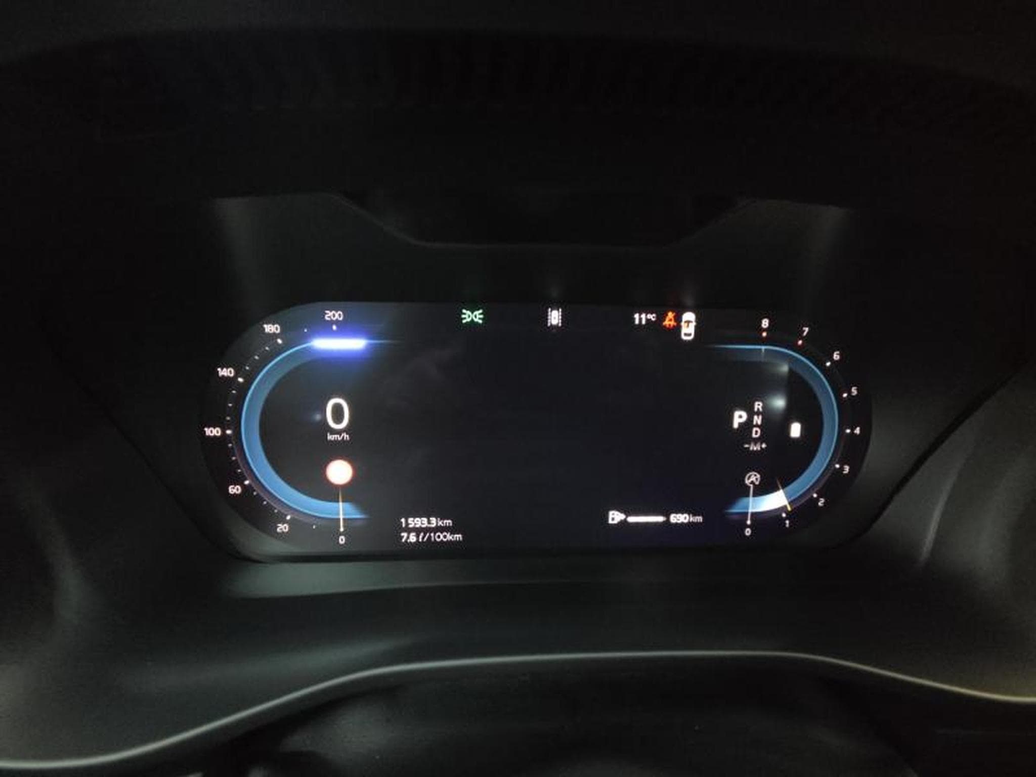 Volvo XC40 B3 Core / Essence (2024) - Photo 18