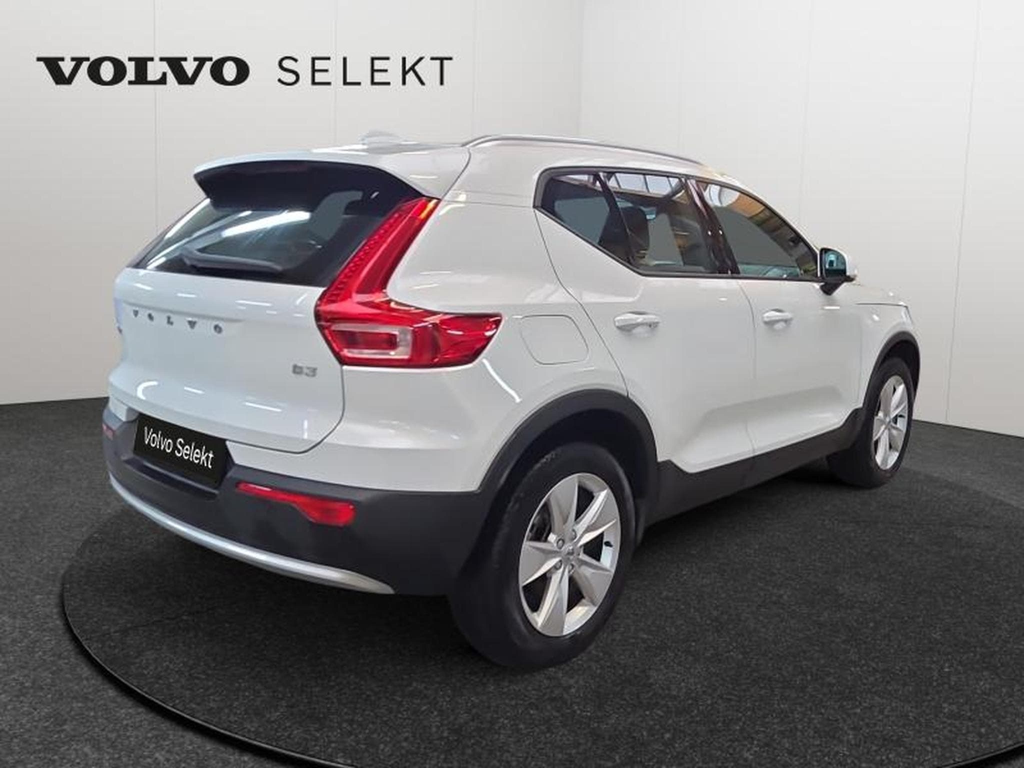 Volvo XC40 B3 Core / Essence (2024) - Photo 2