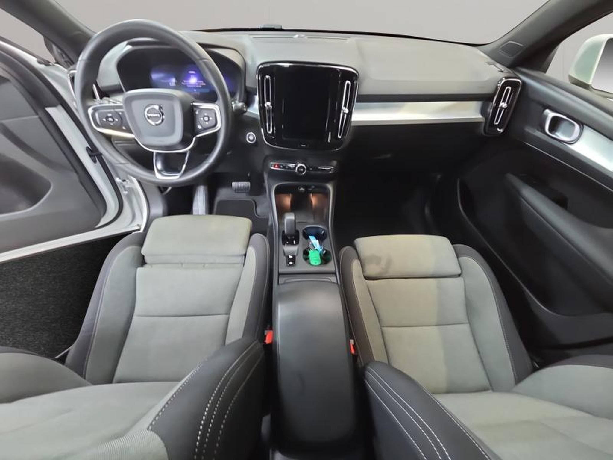 Volvo XC40 B3 Core / Essence (2024) - Photo 3