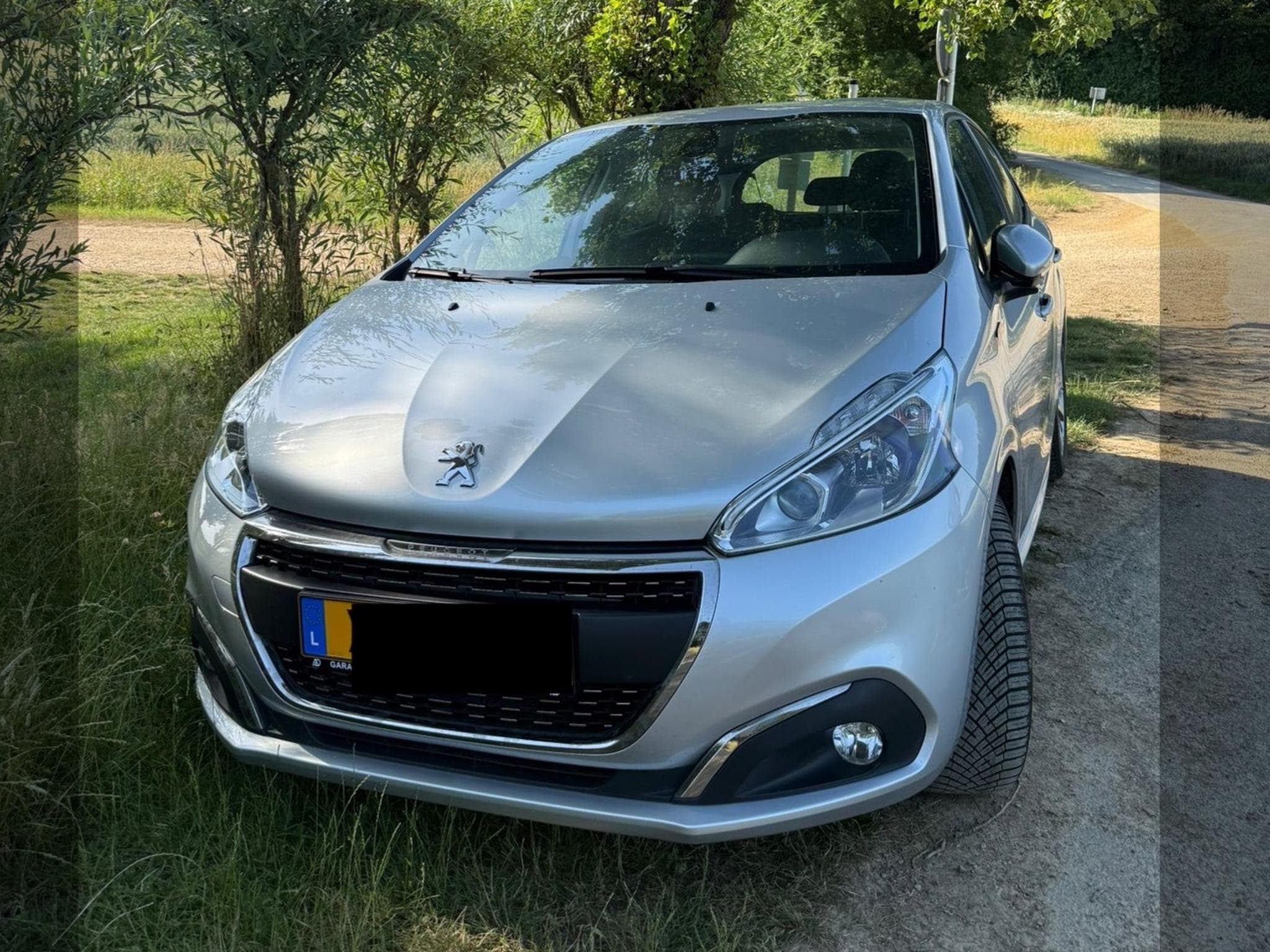 Peugeot 208 1.2 Signature (2018) - Photo 1