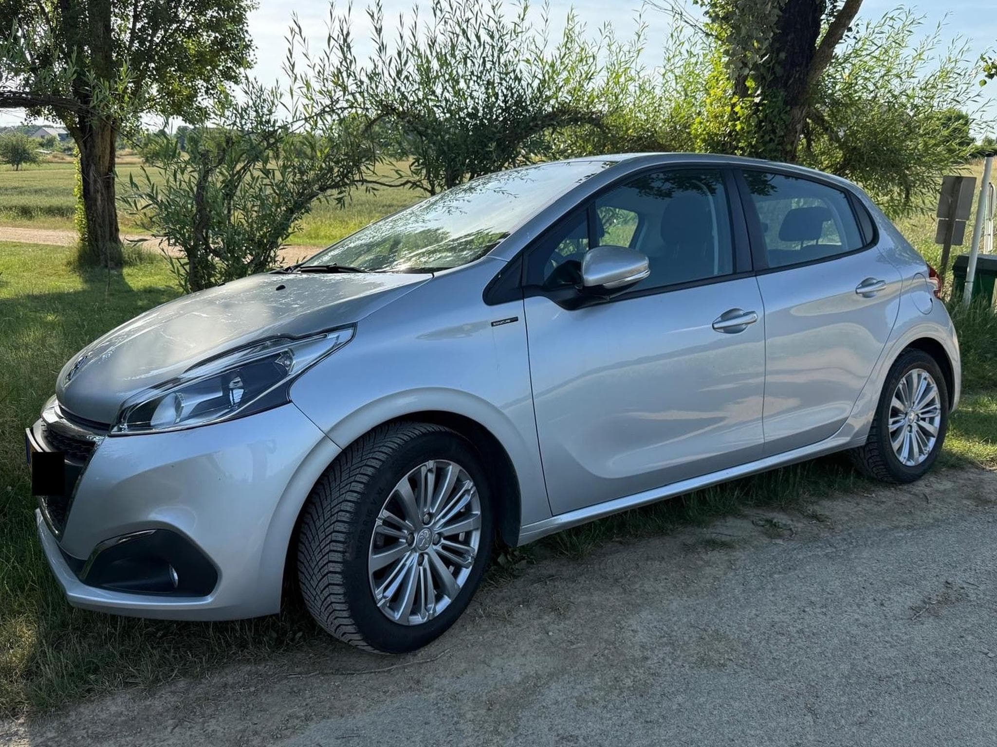 Peugeot 208 1.2 Signature (2018) - Photo 2