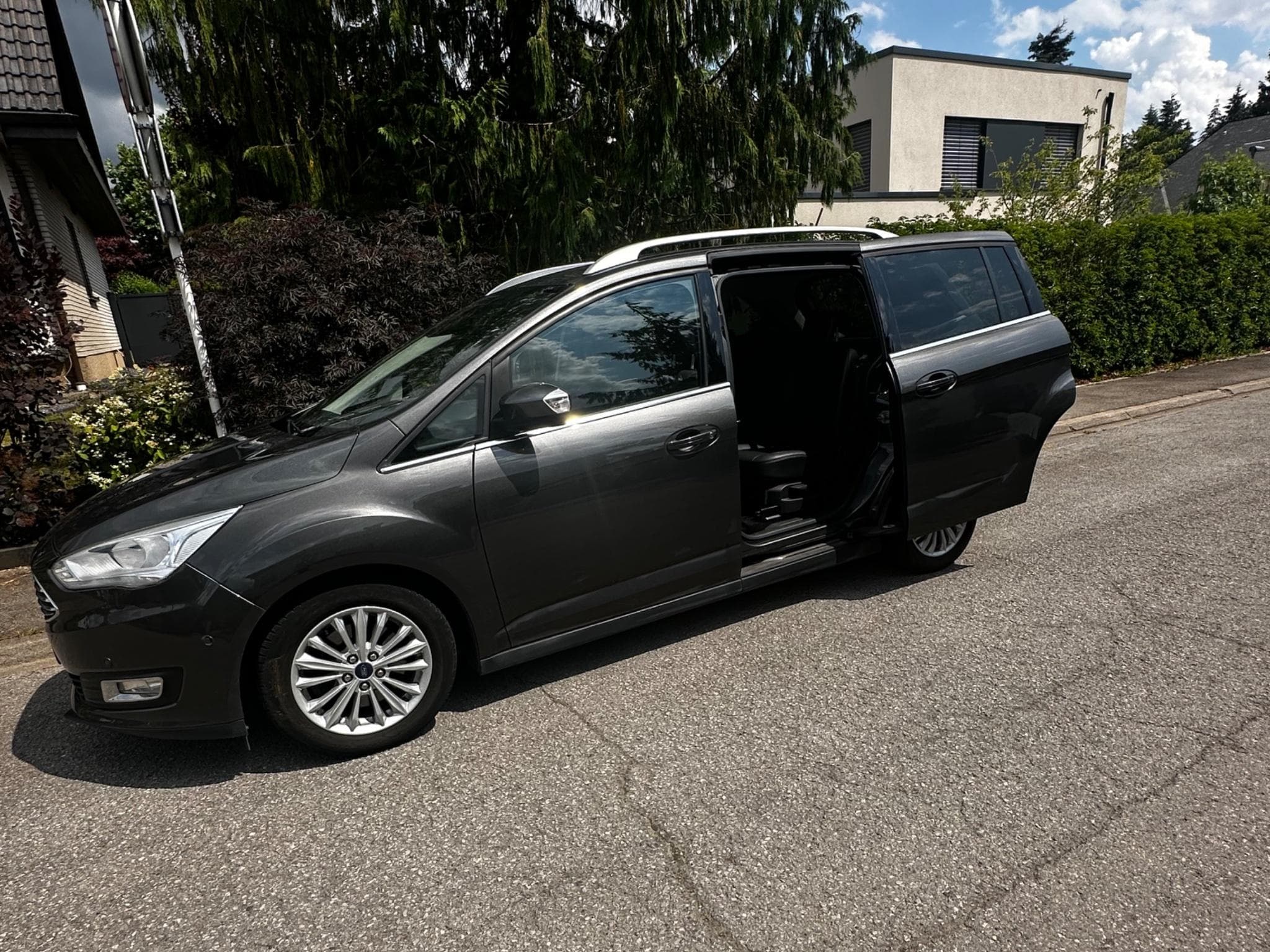 Ford C-Max Ford Grand C-Max 1.5 EcoBoost Titanium (2017) - Photo 2