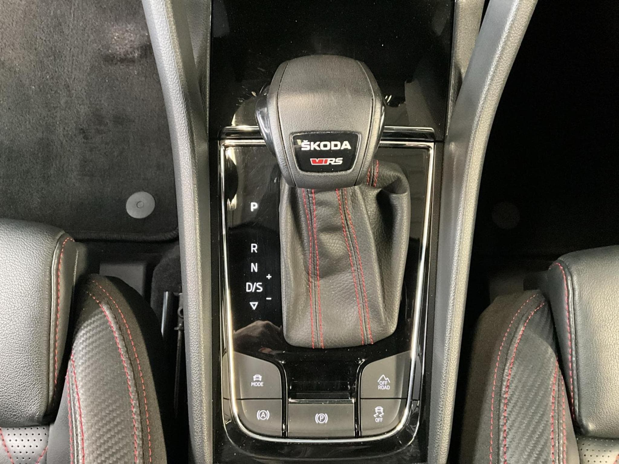 Skoda Kodiaq RS+DSG+4x4+Pano+AHK+Stand-H. (2023) - Photo 12