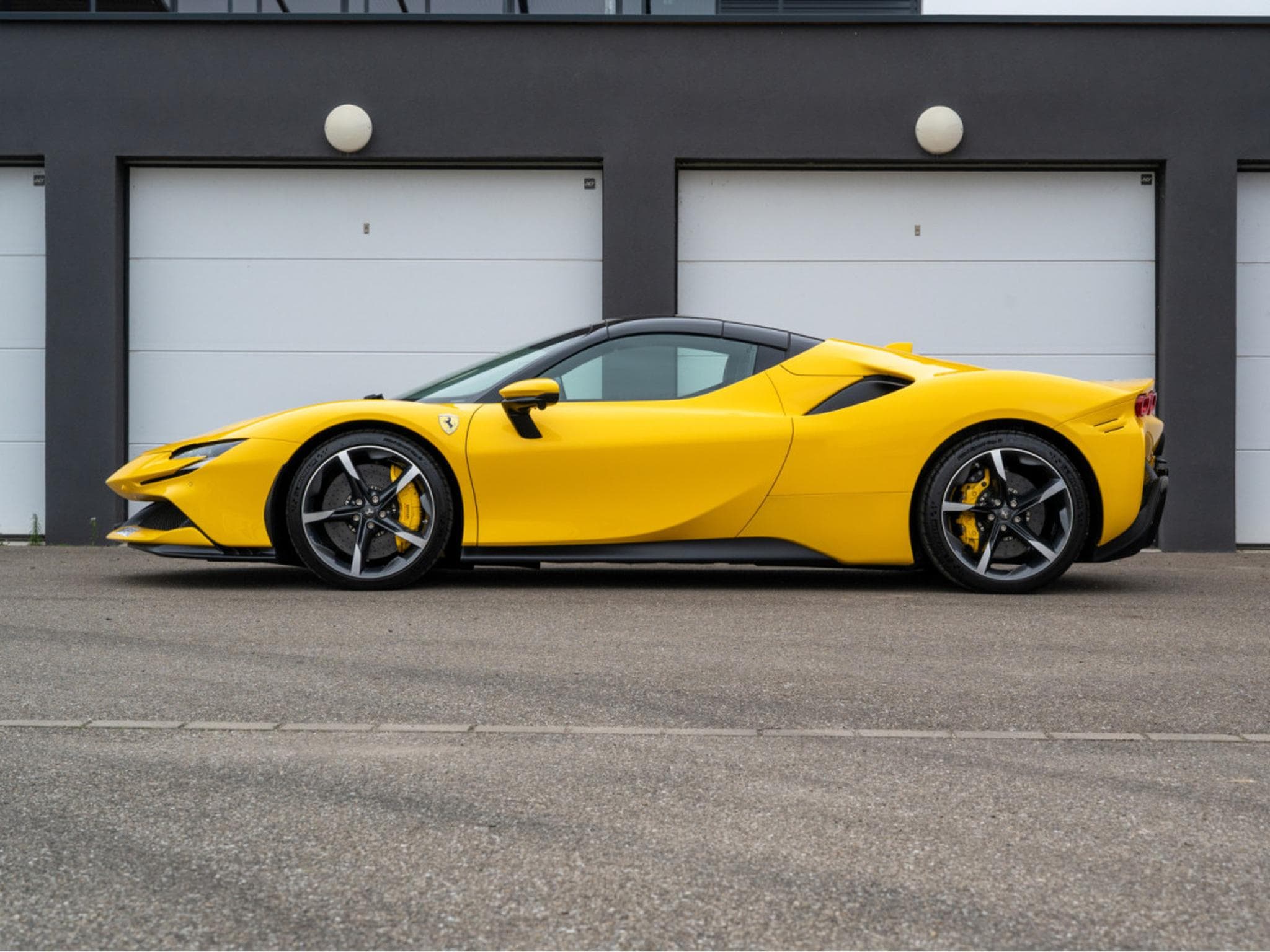 Ferrari SF90 CARBONE | LIFT | CAMERA 360 | JBL | TVA (2023) - Photo 2