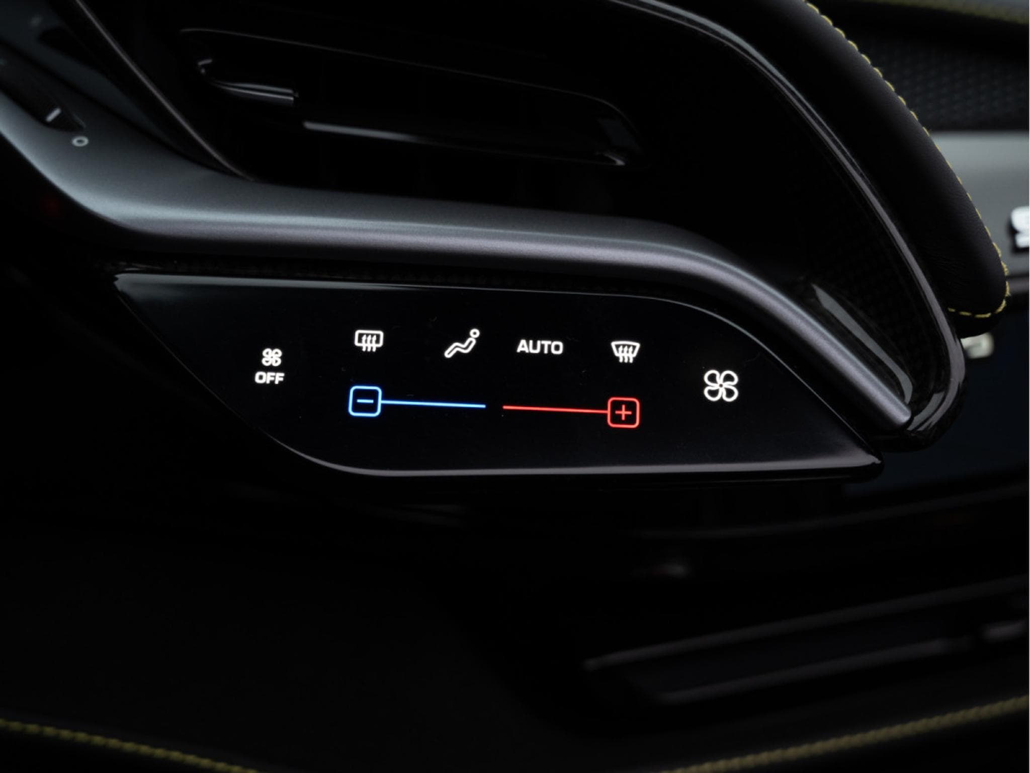 Ferrari SF90 CARBONE | LIFT | CAMERA 360 | JBL | TVA (2023) - Photo 25