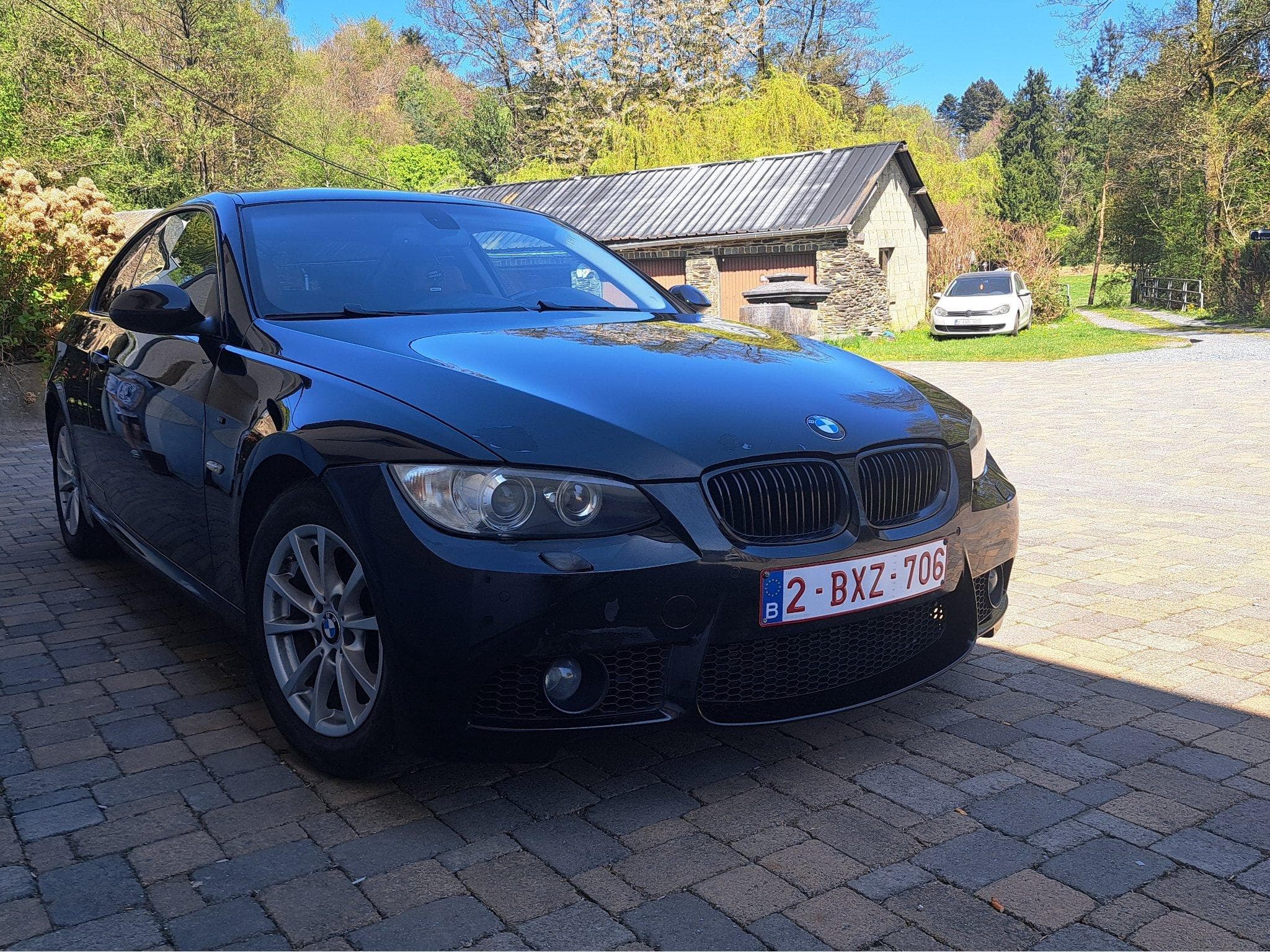 BMW 320 Coupé (2009) - Photo 2