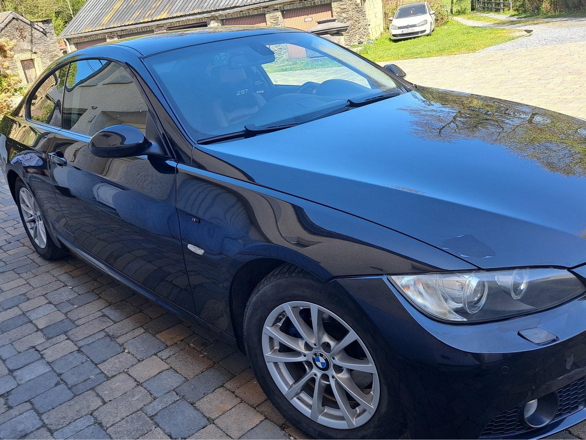 BMW 320 Coupé (2009) - Photo 3