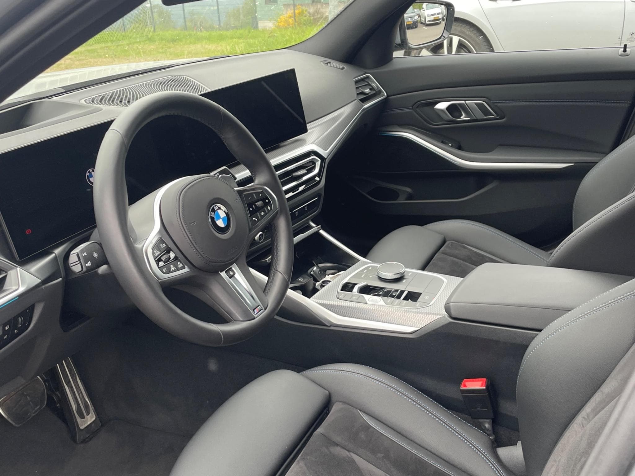 BMW 320 Sport M (2023) - Foto 2
