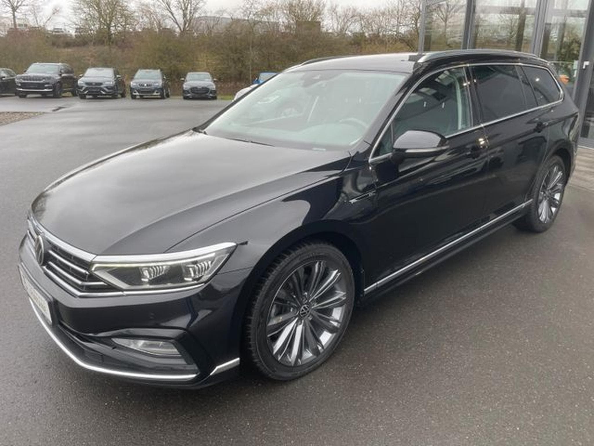 VW Passat Passat 2,0TDi Variant R-Line 4x4 Standhz AHK (2022) - Foto 1