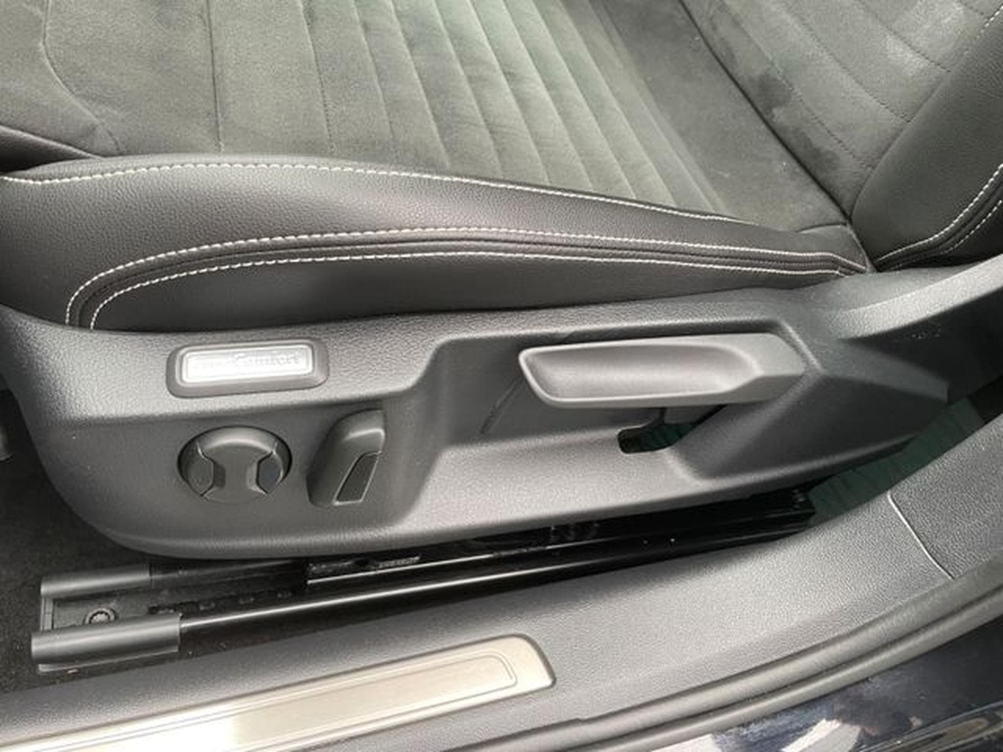 VW Passat Passat 2,0TDi Variant R-Line 4x4 Standhz AHK (2022) - Foto 10