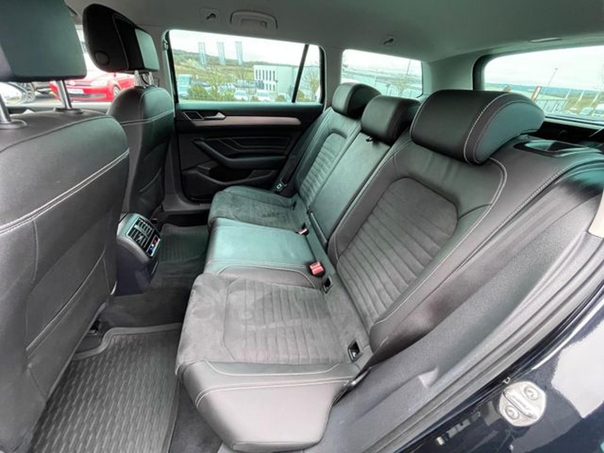 VW Passat Passat 2,0TDi Variant R-Line 4x4 Standhz AHK (2022) - Foto 11