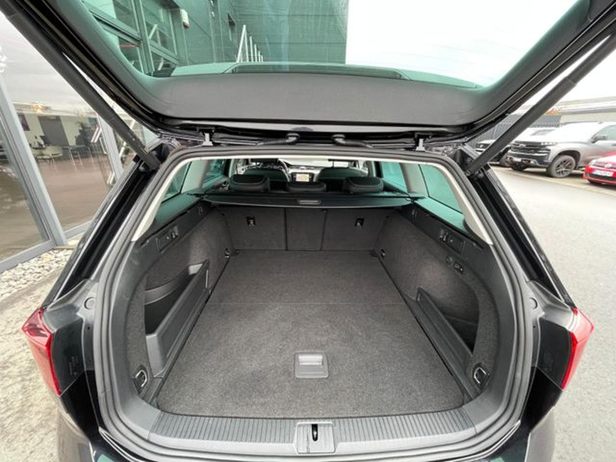 VW Passat Passat 2,0TDi Variant R-Line 4x4 Standhz AHK (2022) - Foto 12