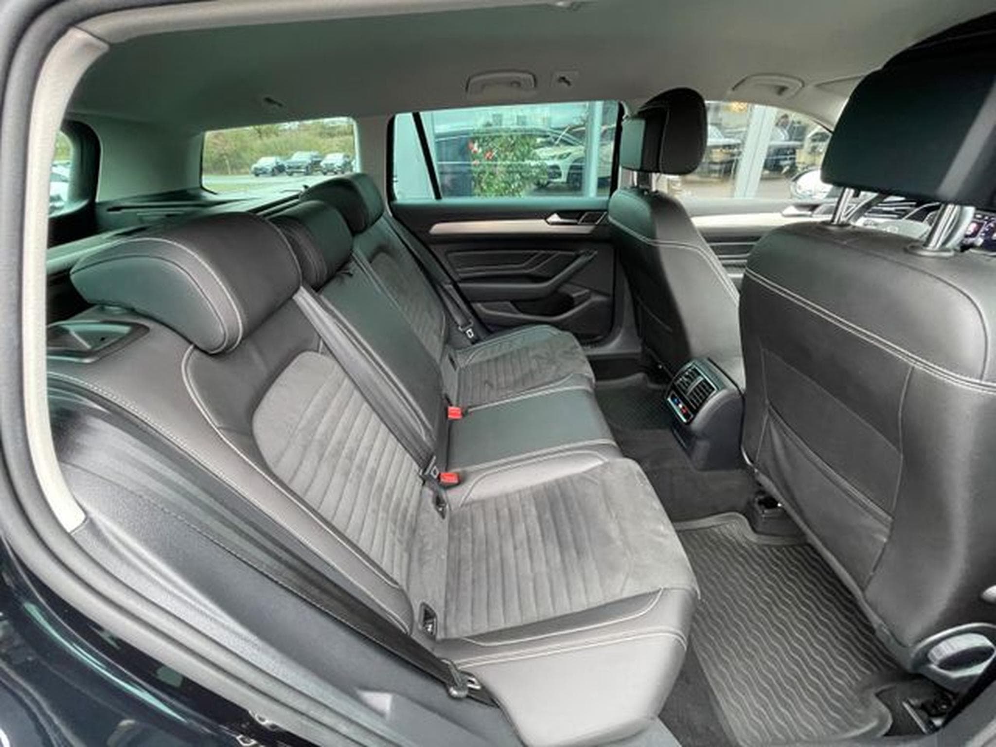 VW Passat Passat 2,0TDi Variant R-Line 4x4 Standhz AHK (2022) - Foto 14