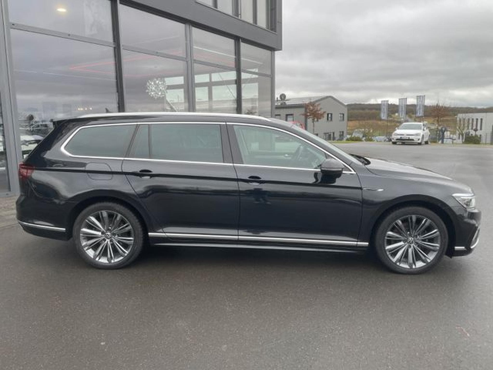 VW Passat Passat 2,0TDi Variant R-Line 4x4 Standhz AHK (2022) - Foto 4