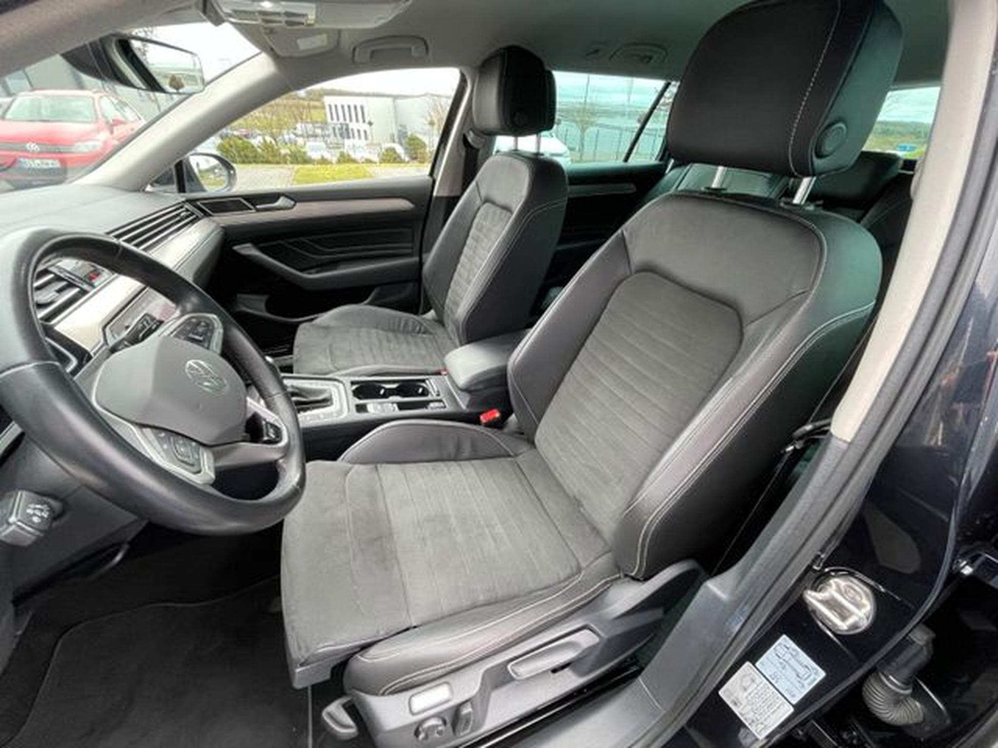 VW Passat Passat 2,0TDi Variant R-Line 4x4 Standhz AHK (2022) - Foto 9