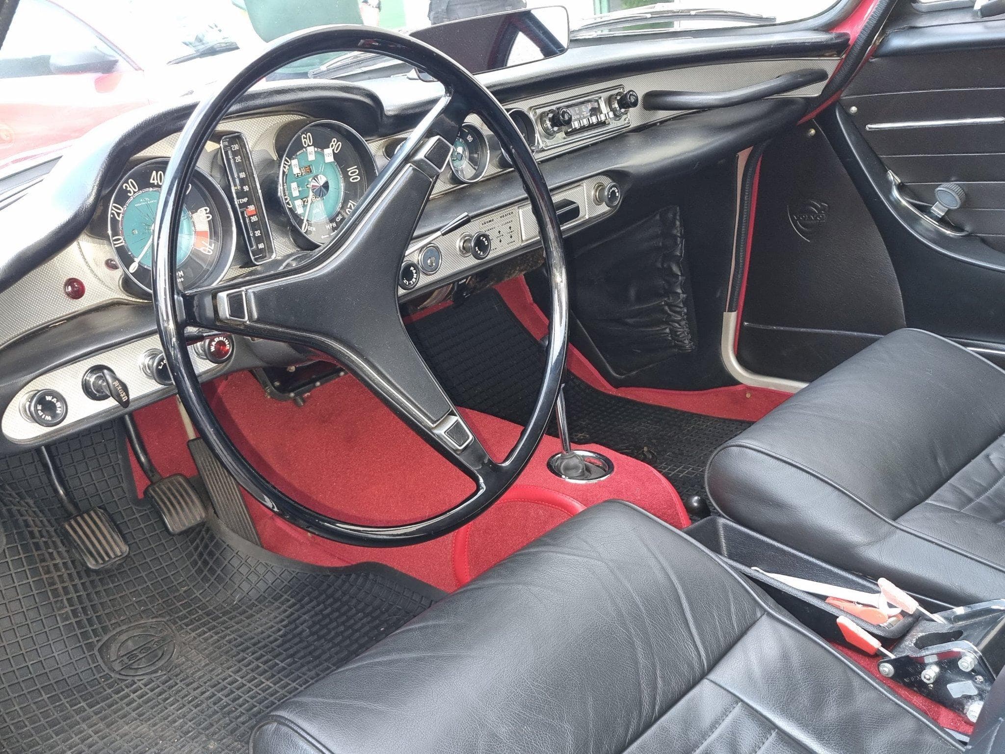 Volvo P1800 (1968) - Photo 2