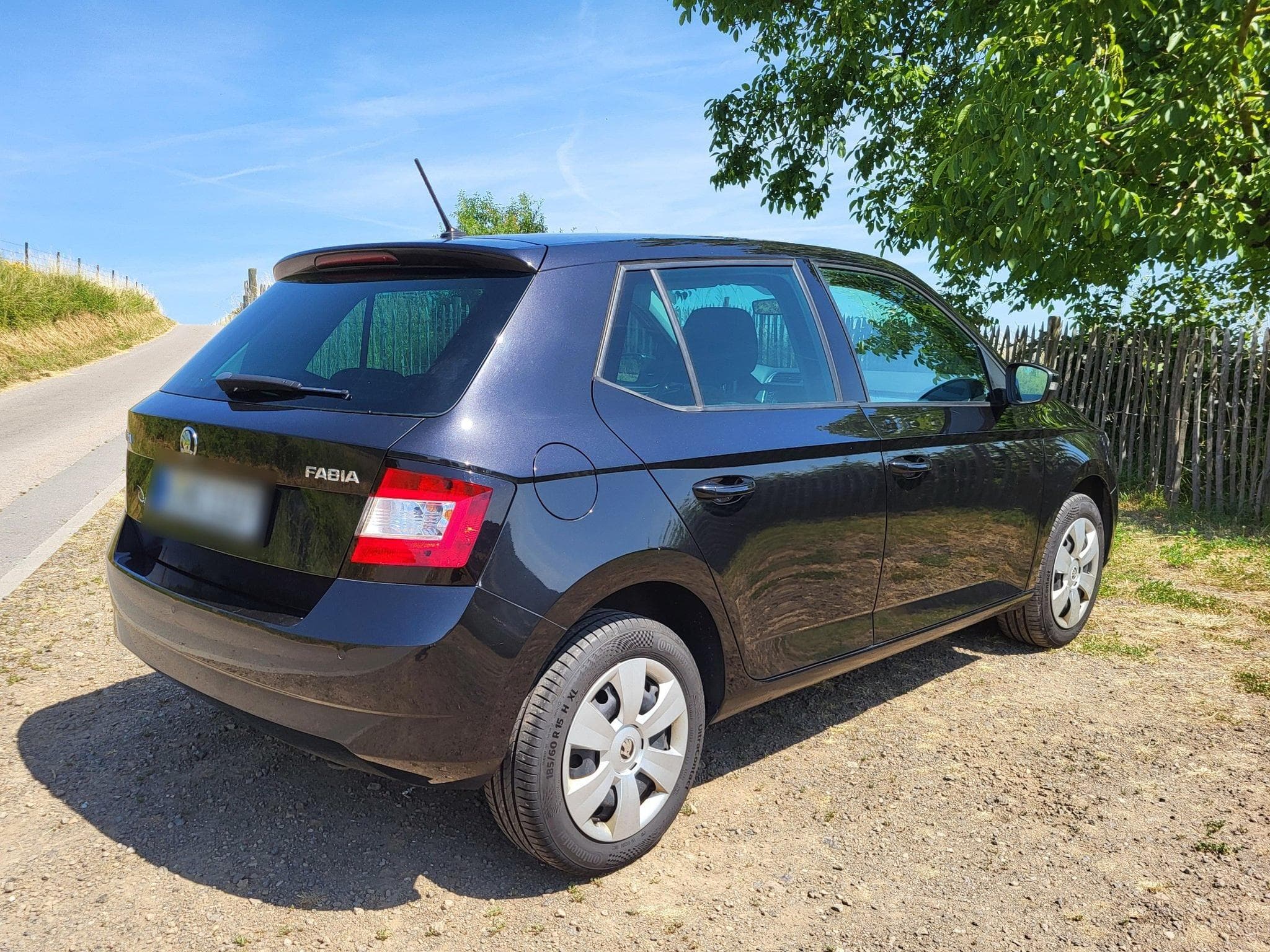 Skoda Fabia 1.4l TDI, mit neuer Batterie + 8 Reifen (2016) - Photo 4