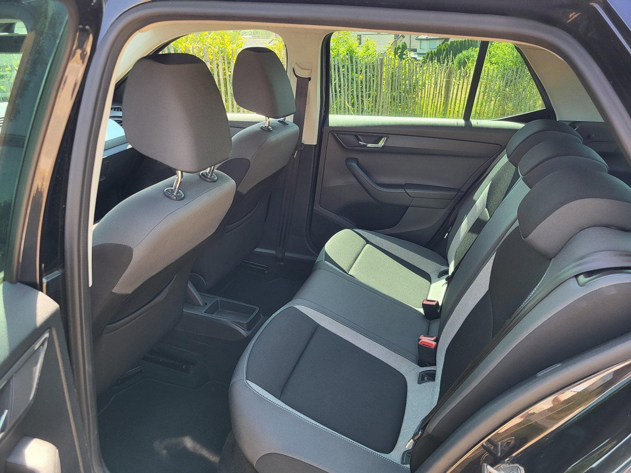 Skoda Fabia 1.4l TDI, mit neuer Batterie + 8 Reifen (2016) - Photo 11