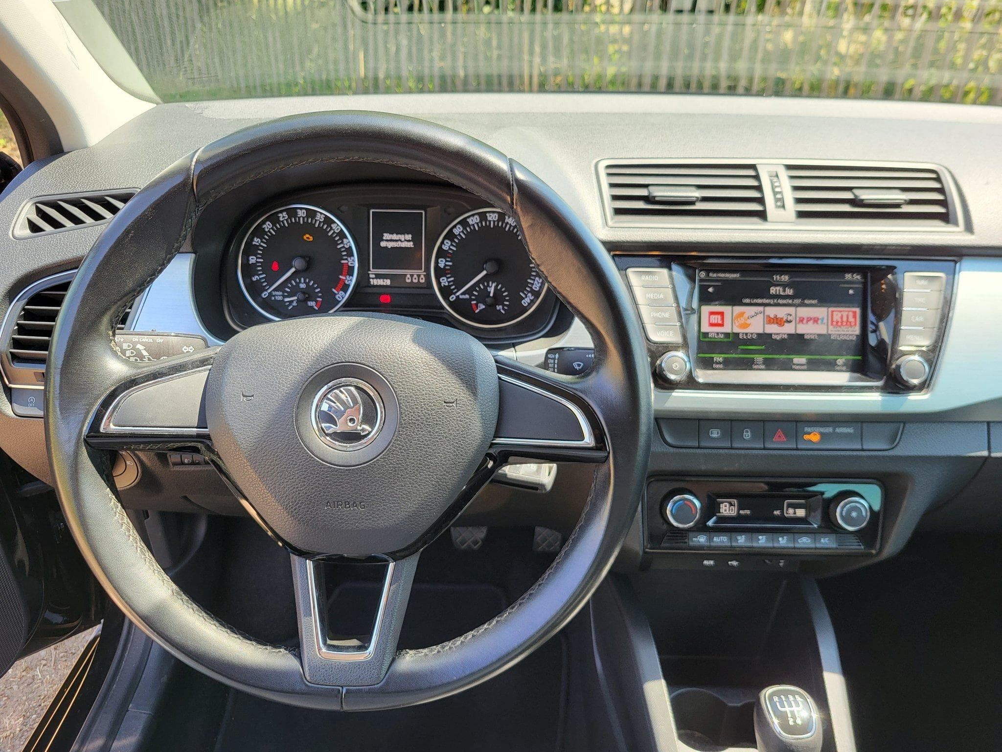 Skoda Fabia 1.4l TDI, mit neuer Batterie + 8 Reifen (2016) - Photo 8