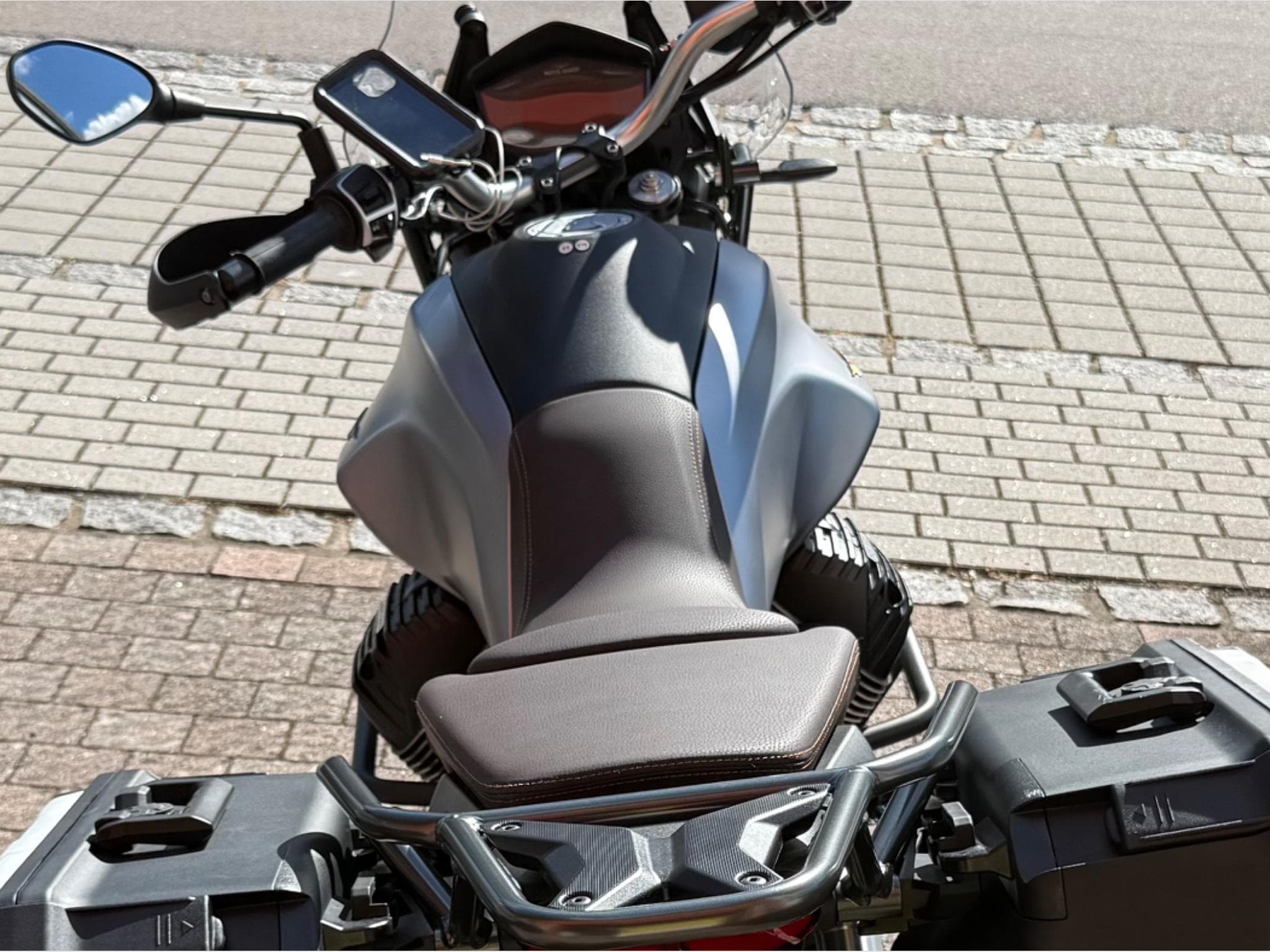 Moto Guzzi V85 TT Centenario (2021) - Foto 1