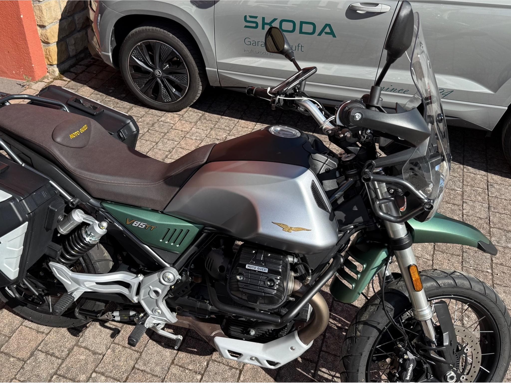 Moto Guzzi V85 TT Centenario (2021) - Foto 2