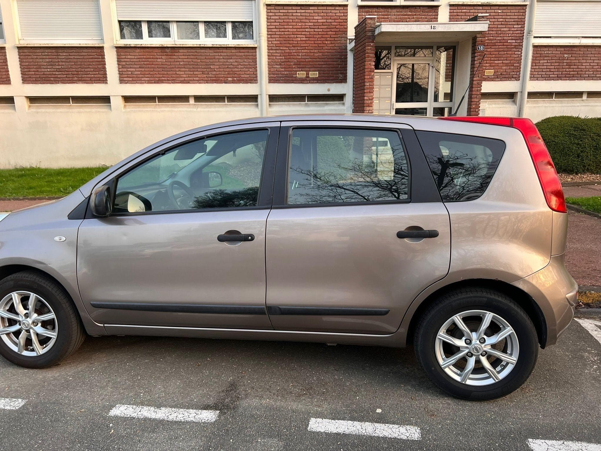Nissan Note PURE DRIVE (2011) - Foto 2