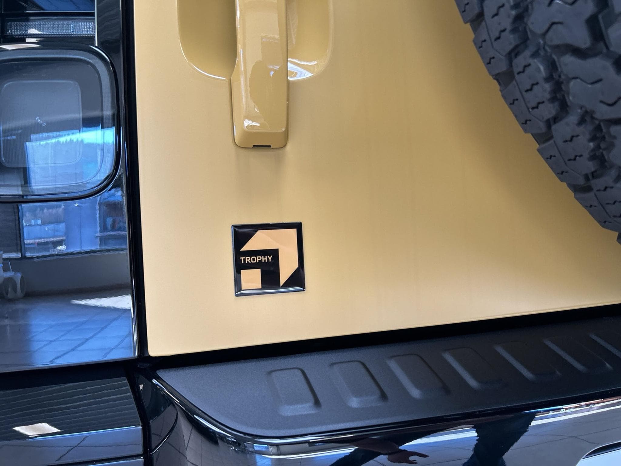 Land-Rover Defender 110 3.0 D350 Trophy Edition +WinterPaket+AHK+HeadUp+TrophyPa (2026) - Photo 17