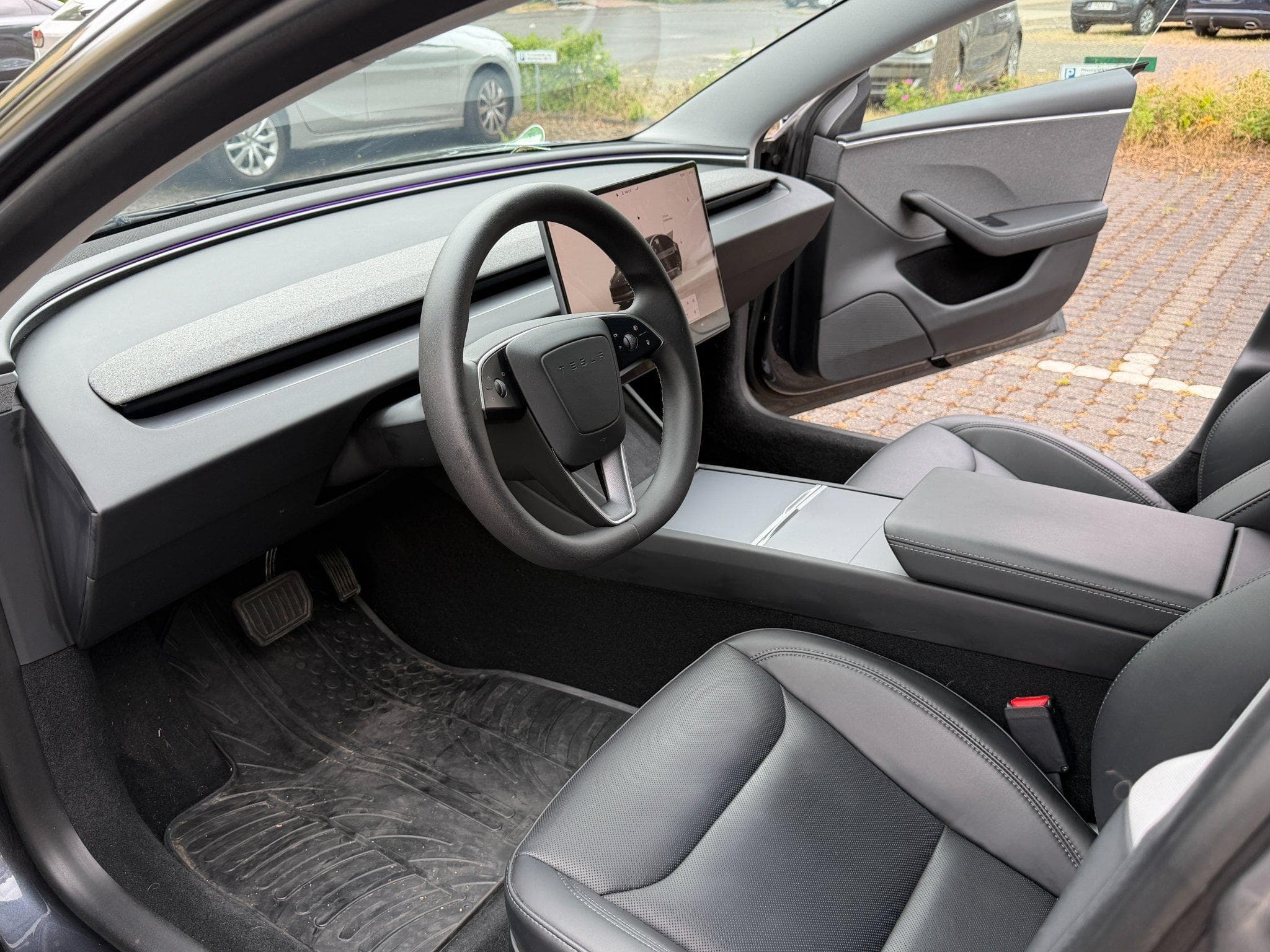 Tesla Model 3 Highland RWD (2024) - Photo 5