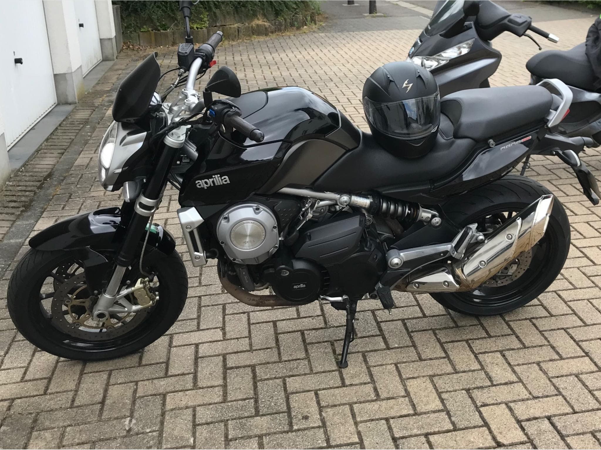 Aprilia Mana 850cc (2012) - Photo 2